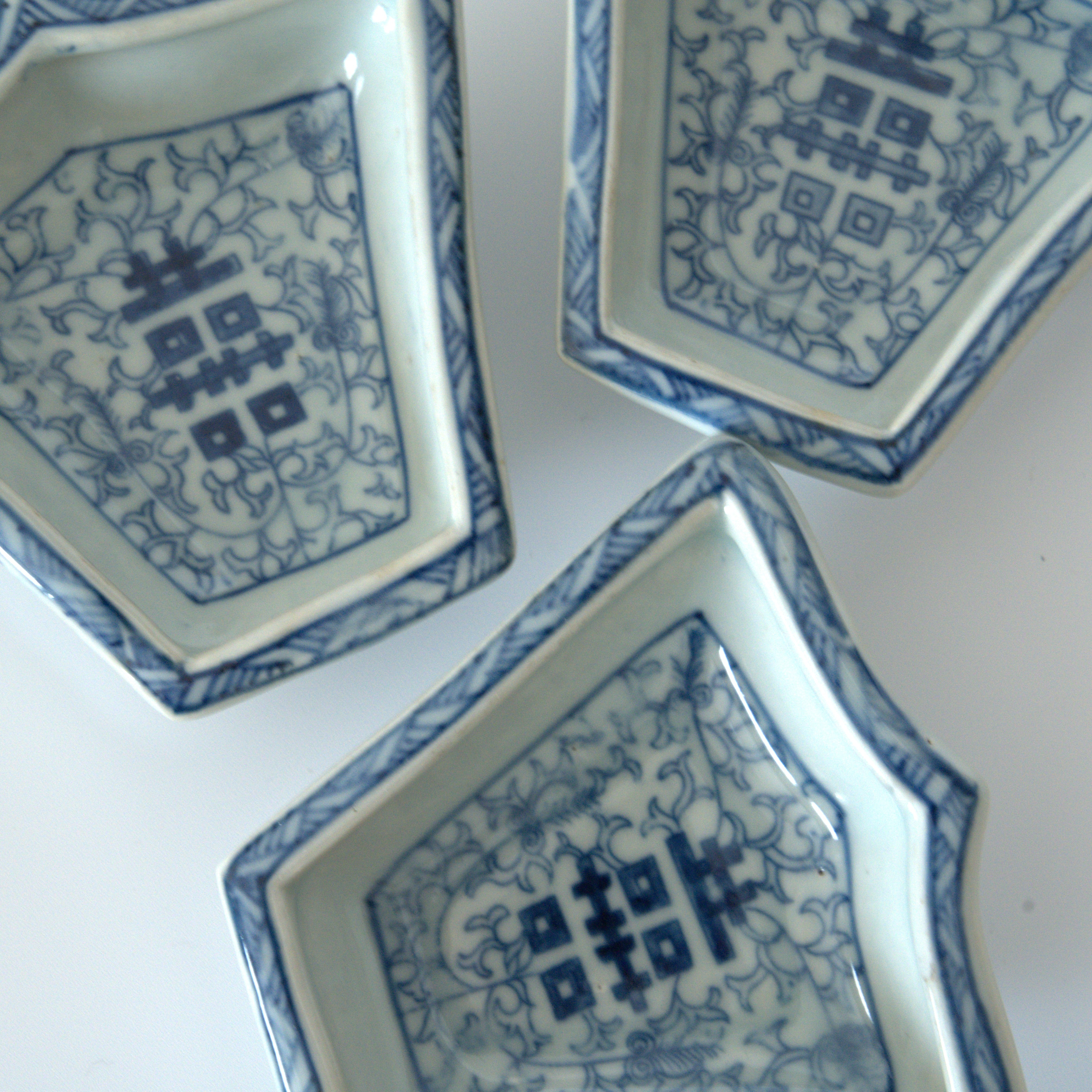 青花喜字花卉九子皿