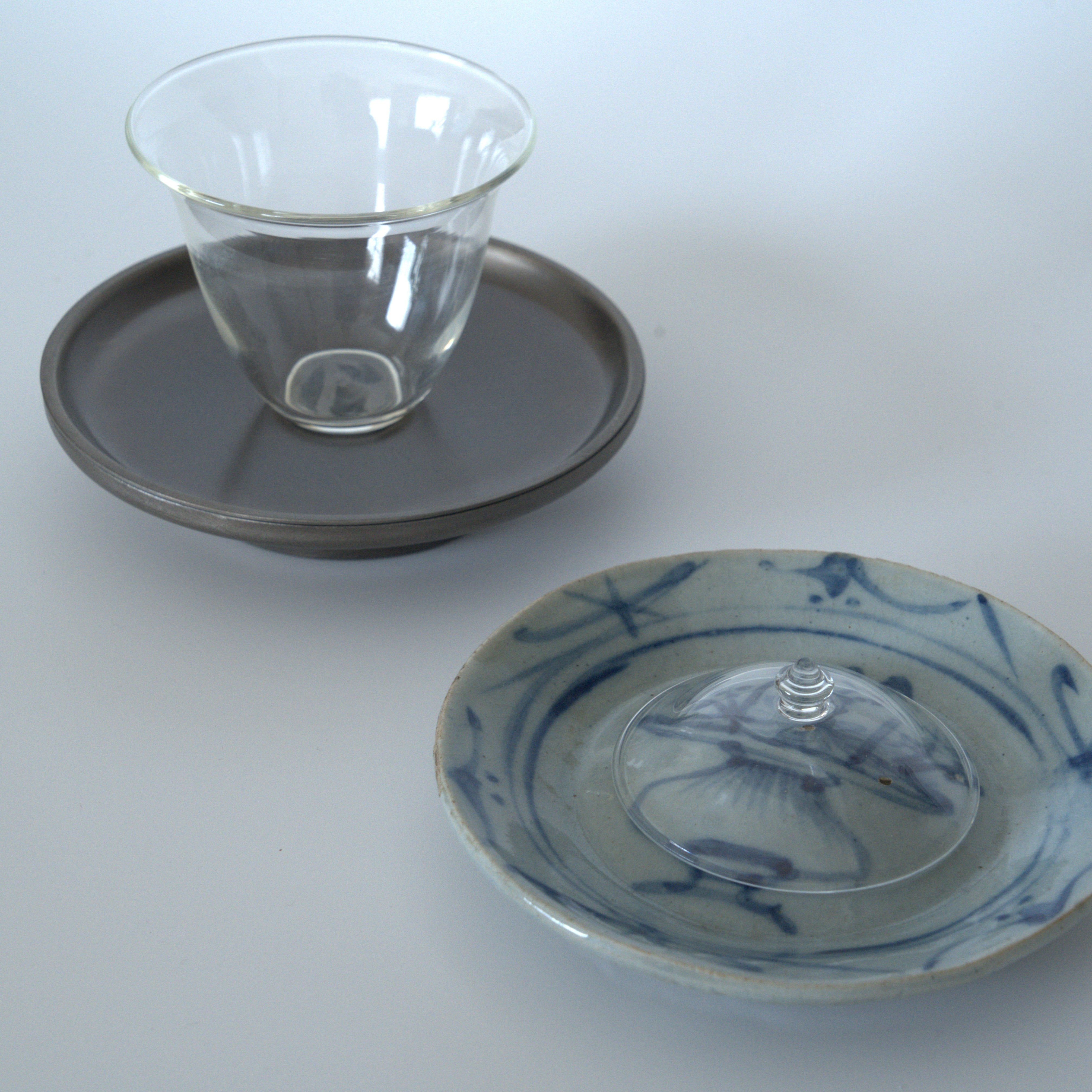 青花花籠蝙蝠文皿