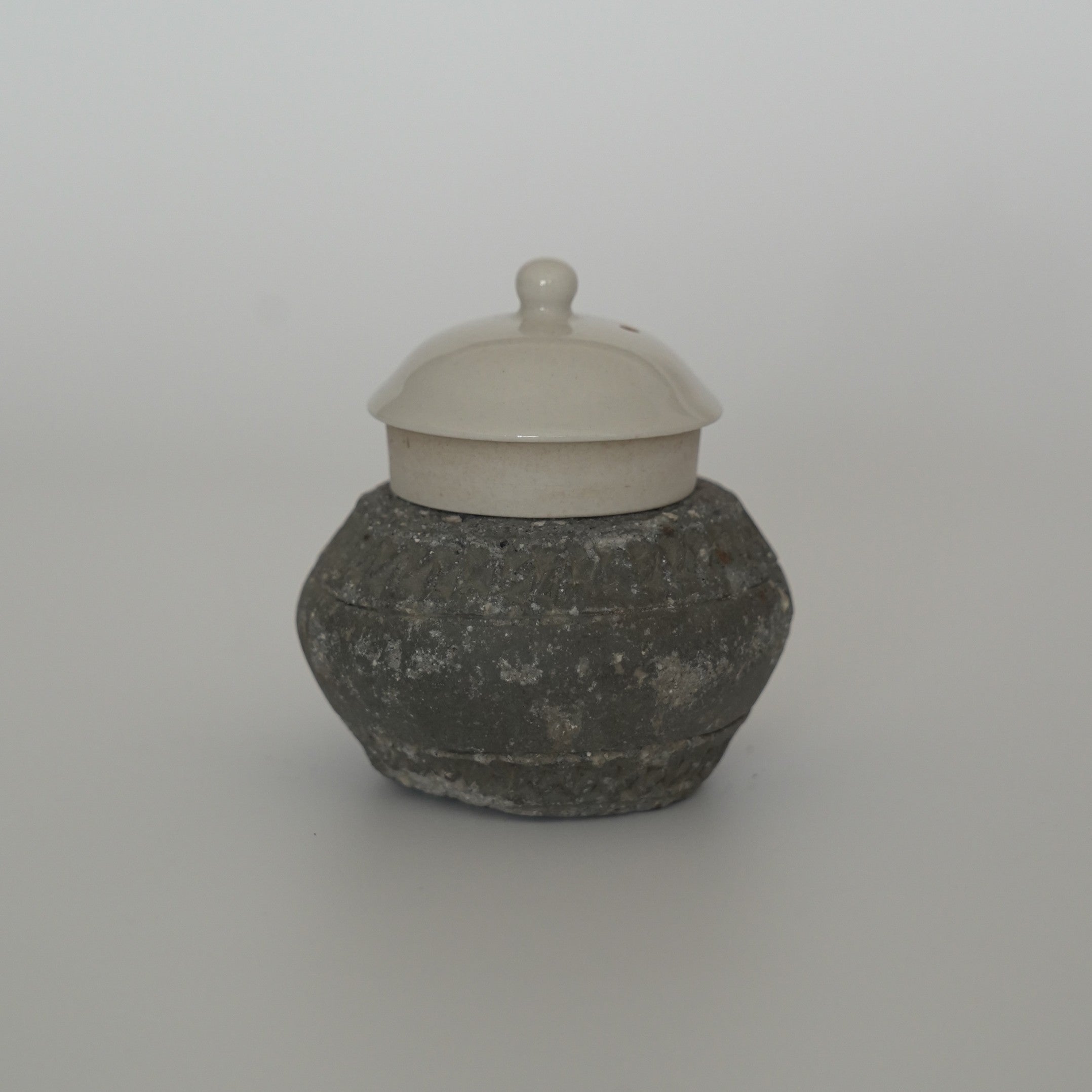 磚製麻鼓蓋置①小