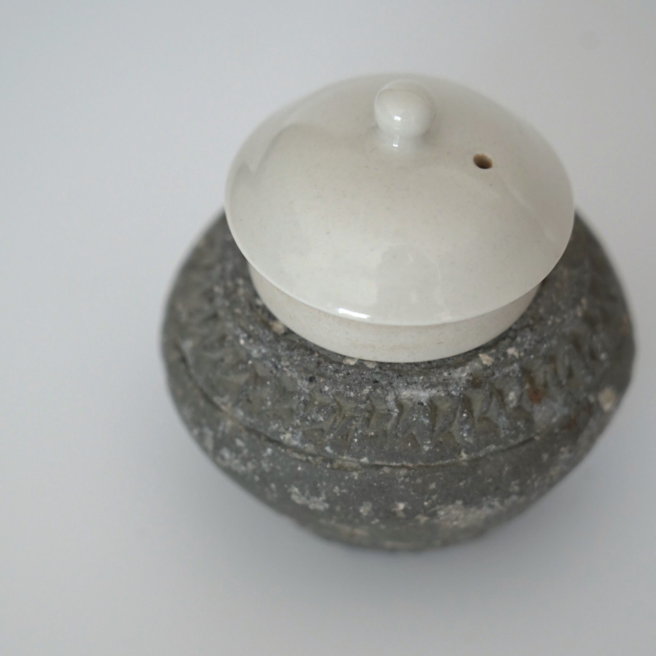 磚製麻鼓蓋置①小