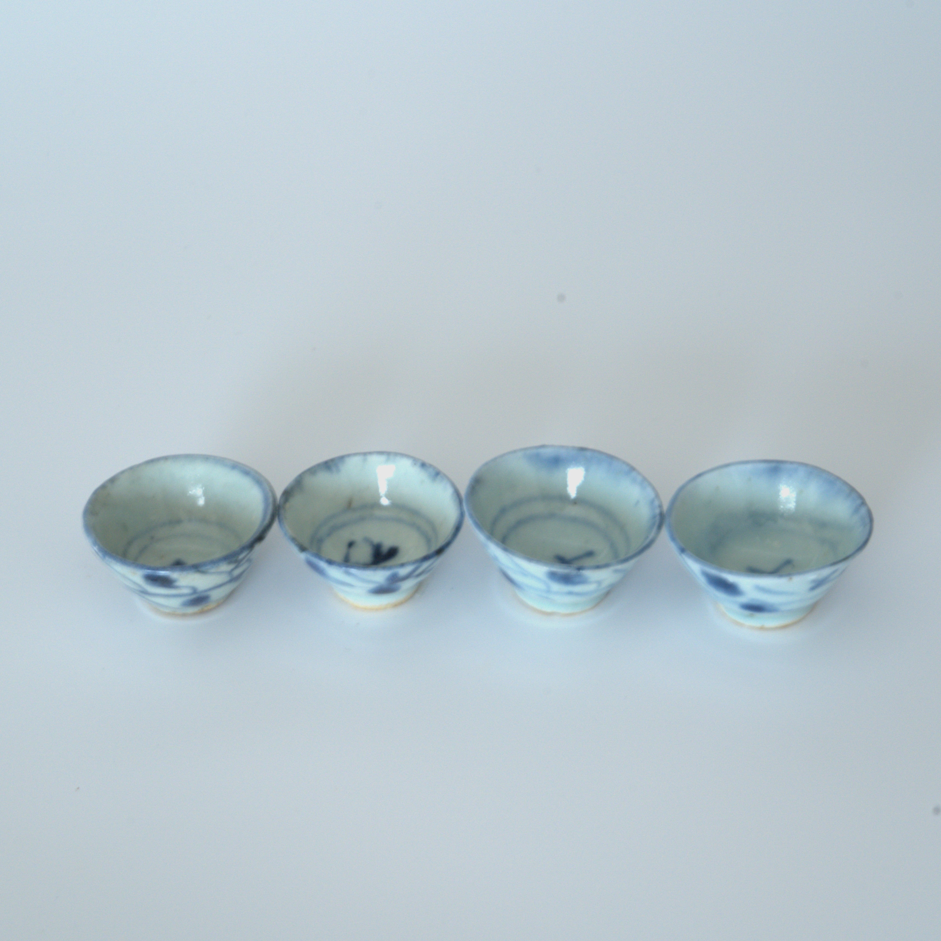 青花唐草文小茶杯４個セット