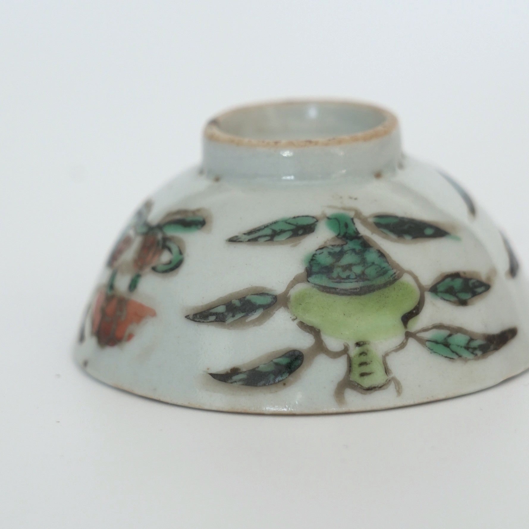 粉彩七宝三多文茶杯①