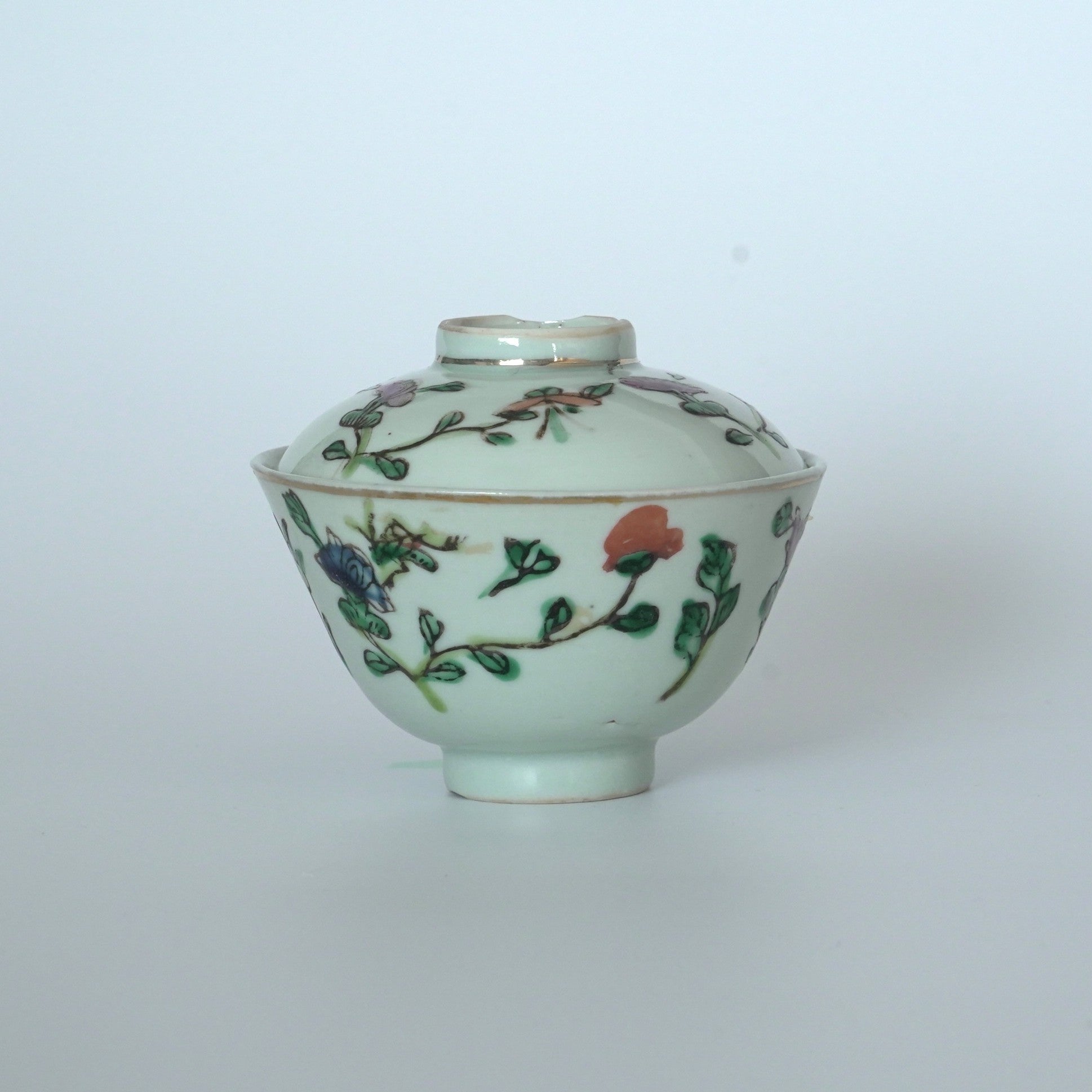 粉彩四季花文蓋碗①