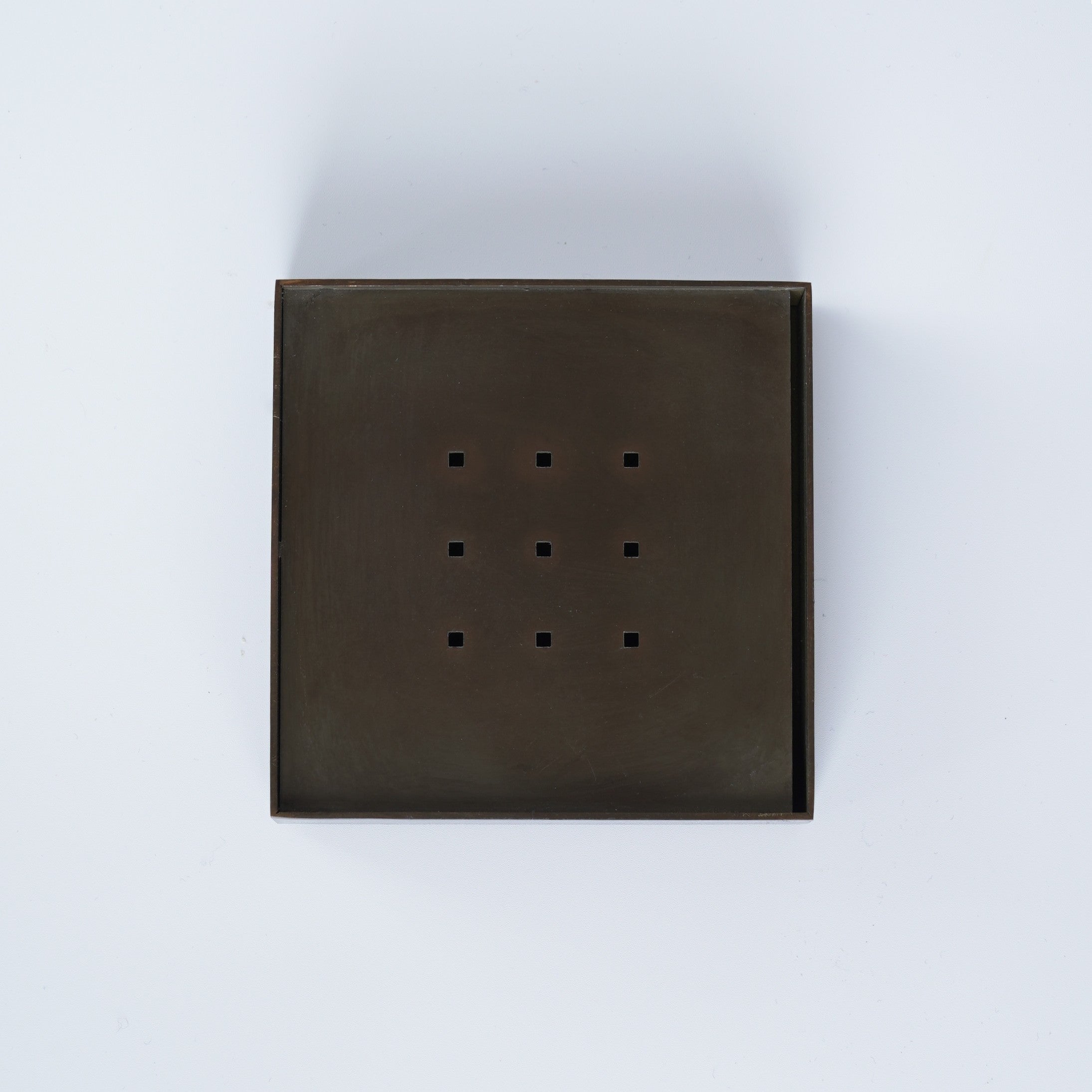 銅製正方壺承小