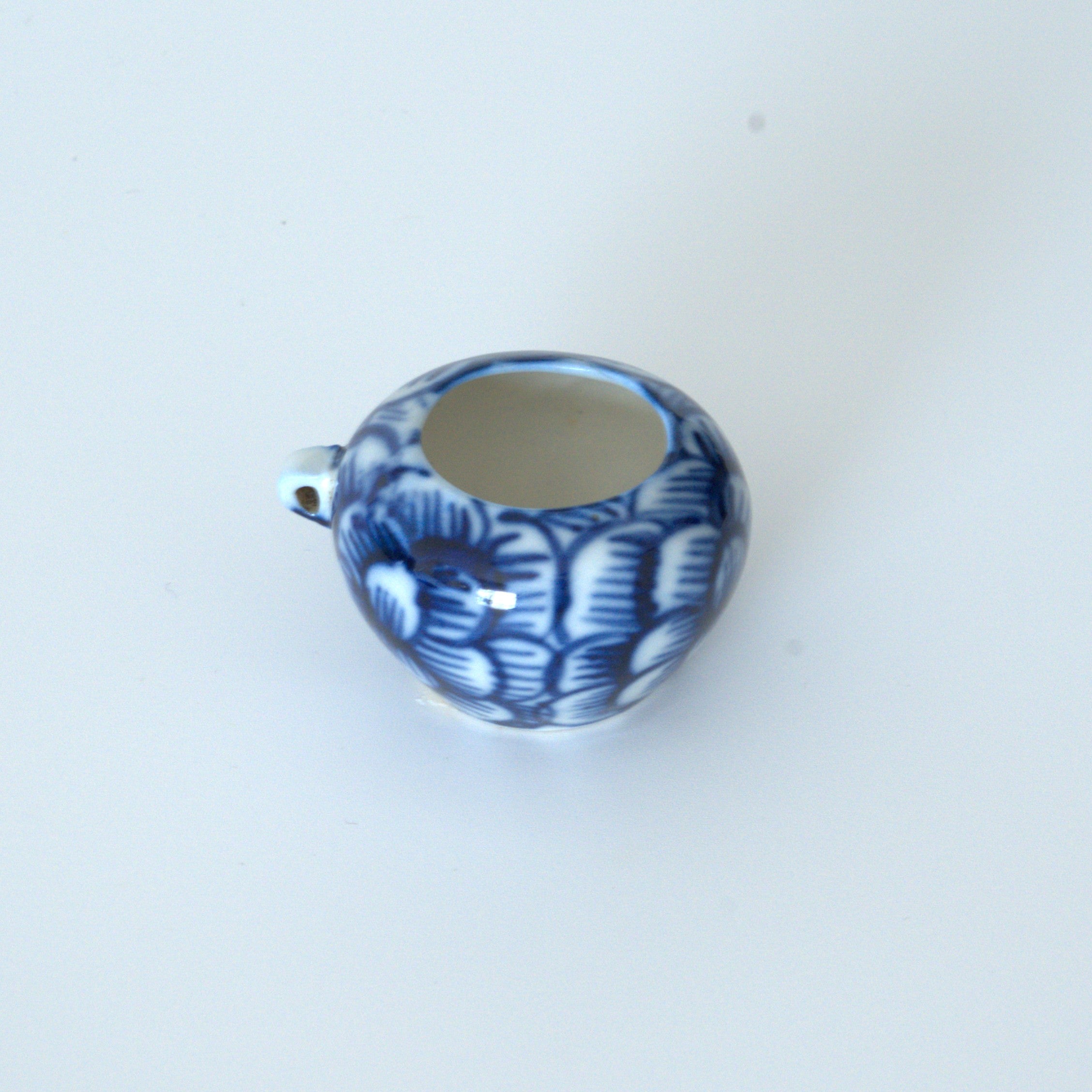 青花牡丹文蓋置①