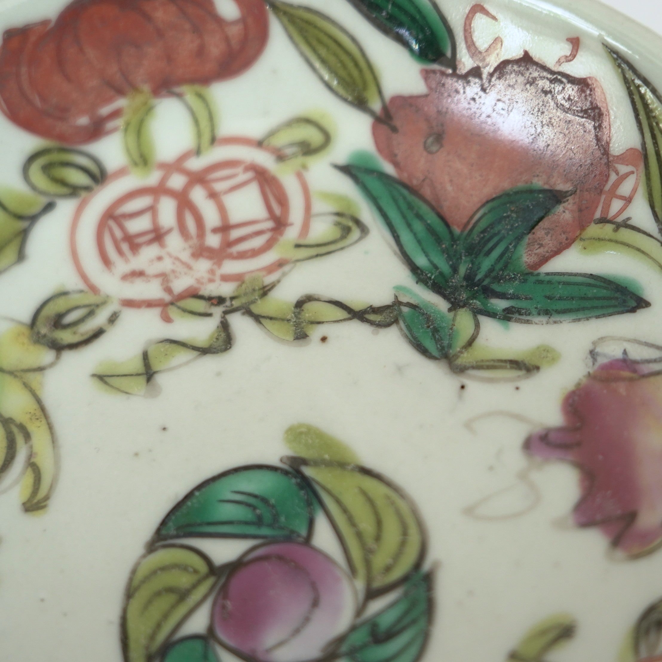 粉彩七宝三多文皿⑤