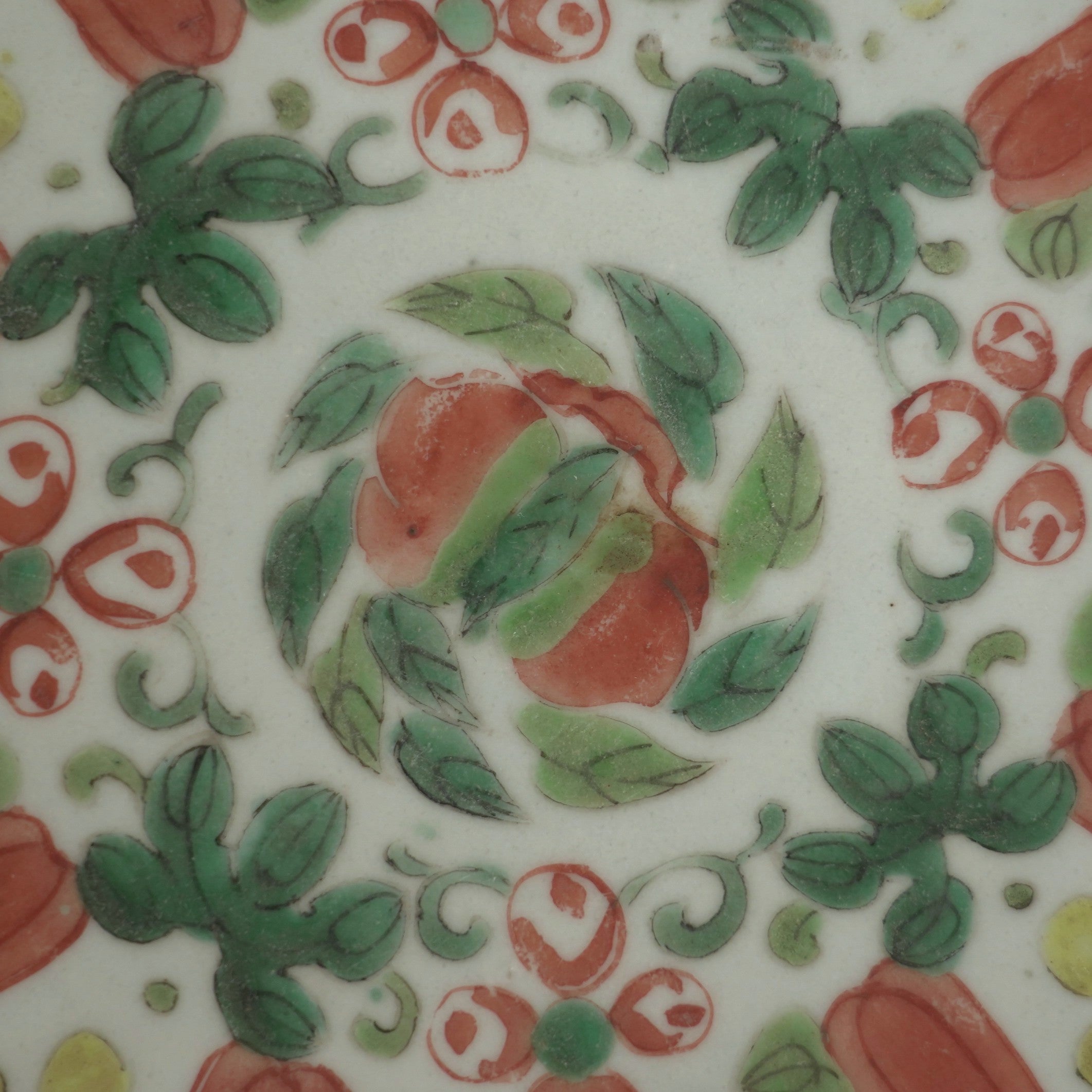 粉彩瓜稜福喜文皿大