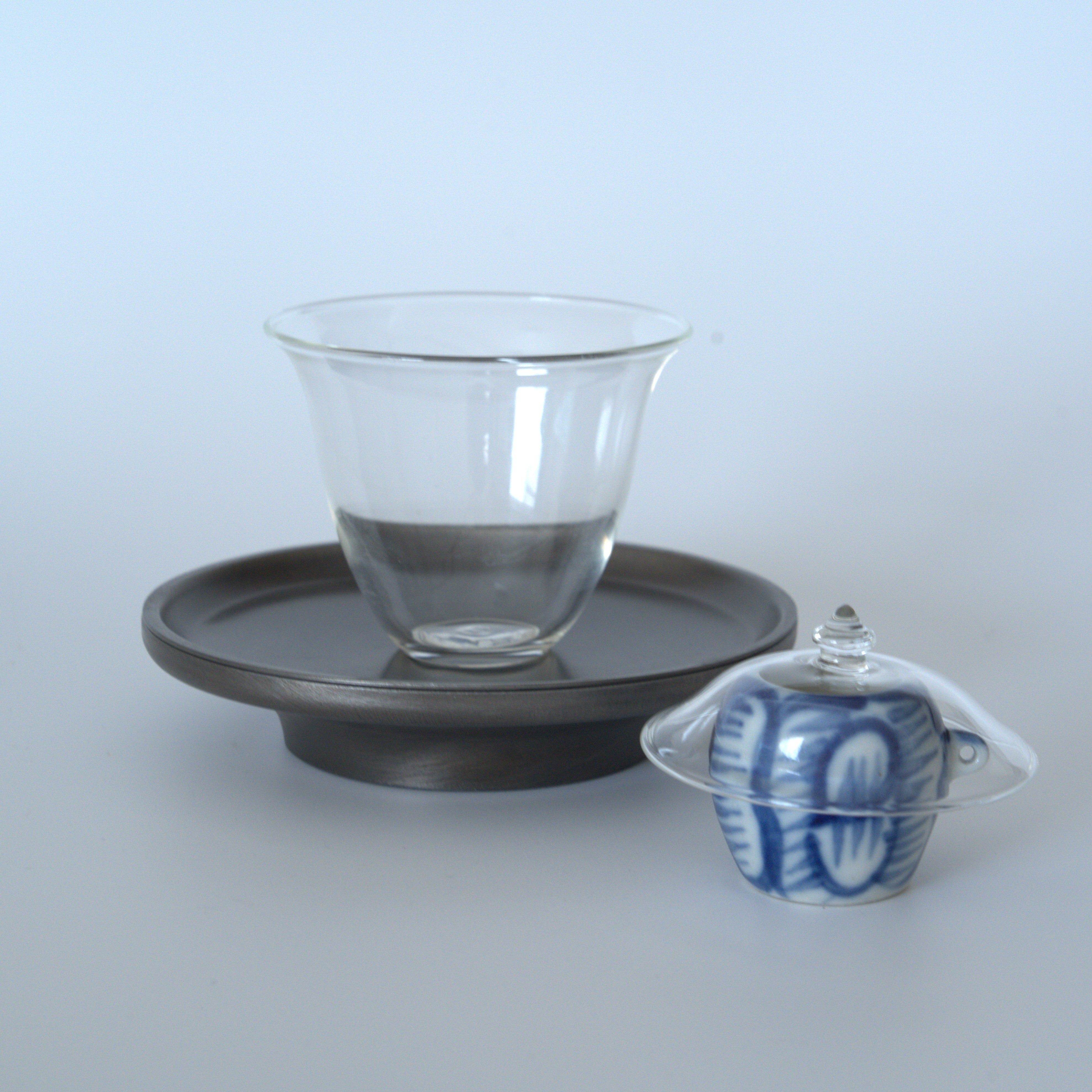 青花牡丹文蓋置②