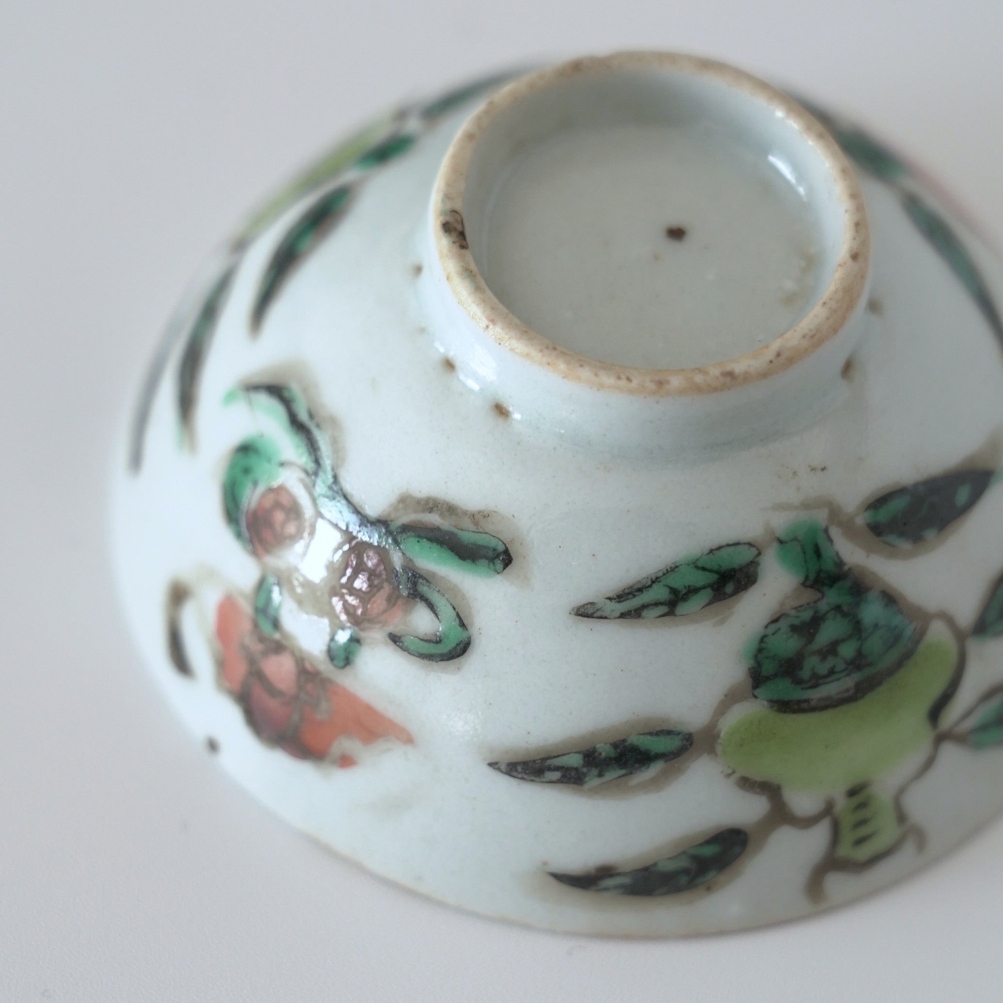 粉彩七宝三多文茶杯①