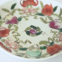 粉彩七宝三多文皿 ③