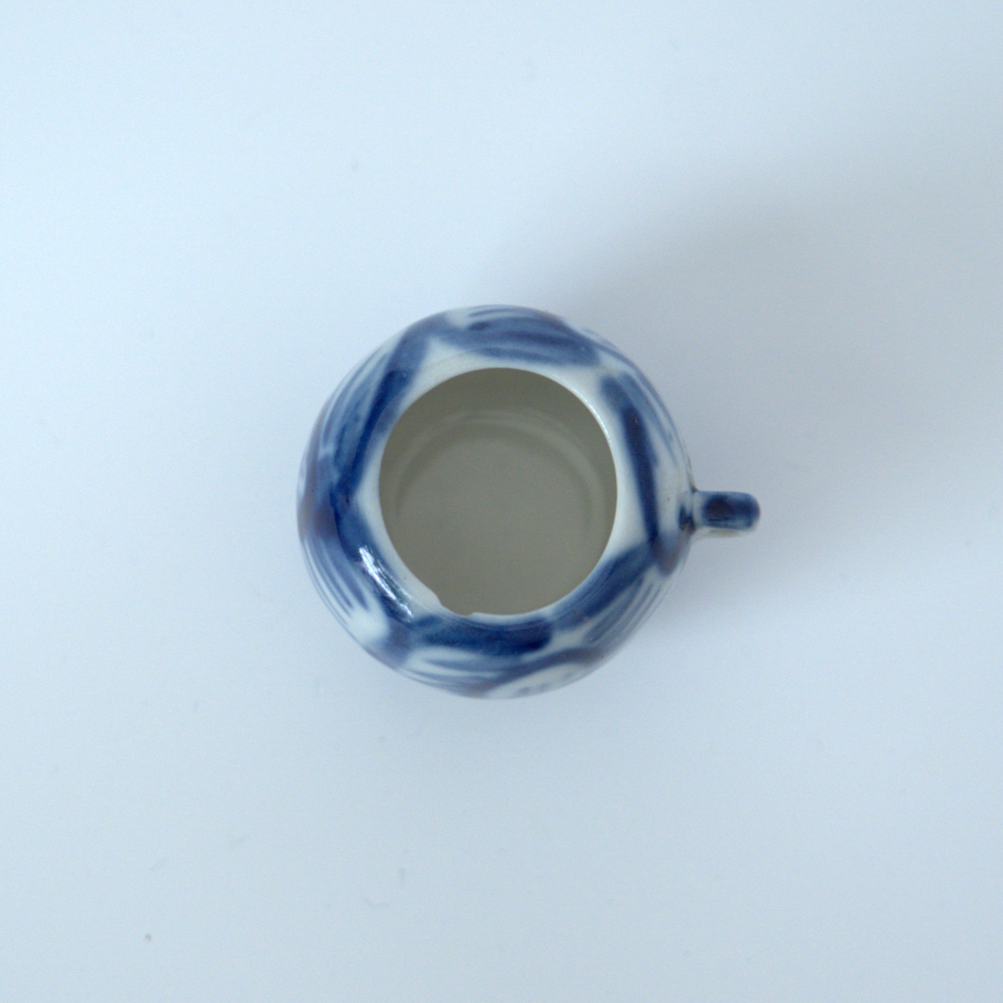 青花牡丹文蓋置②