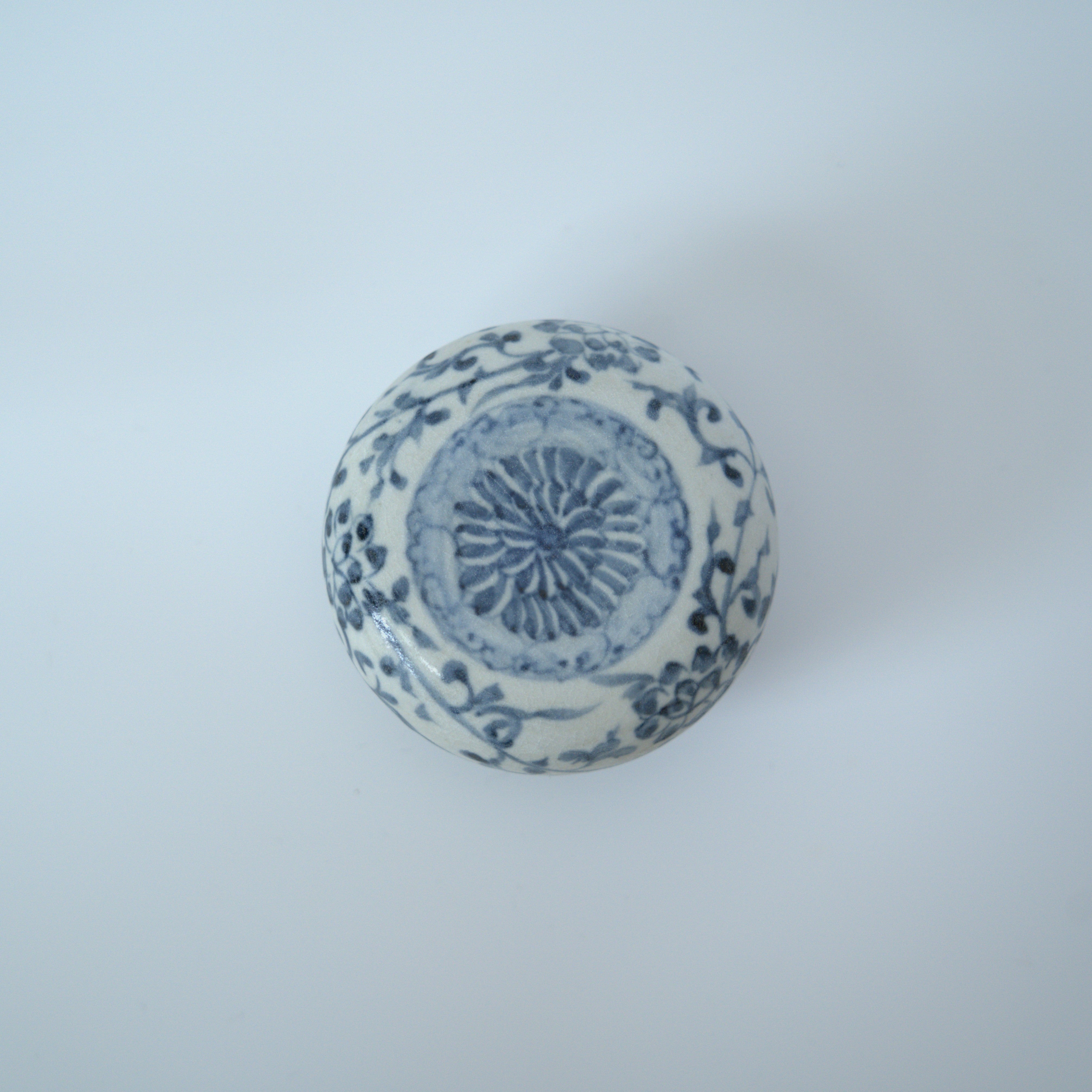 青花蓮唐草文香盒