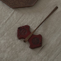 木製赤漆銀錠型花文糸板蓋置