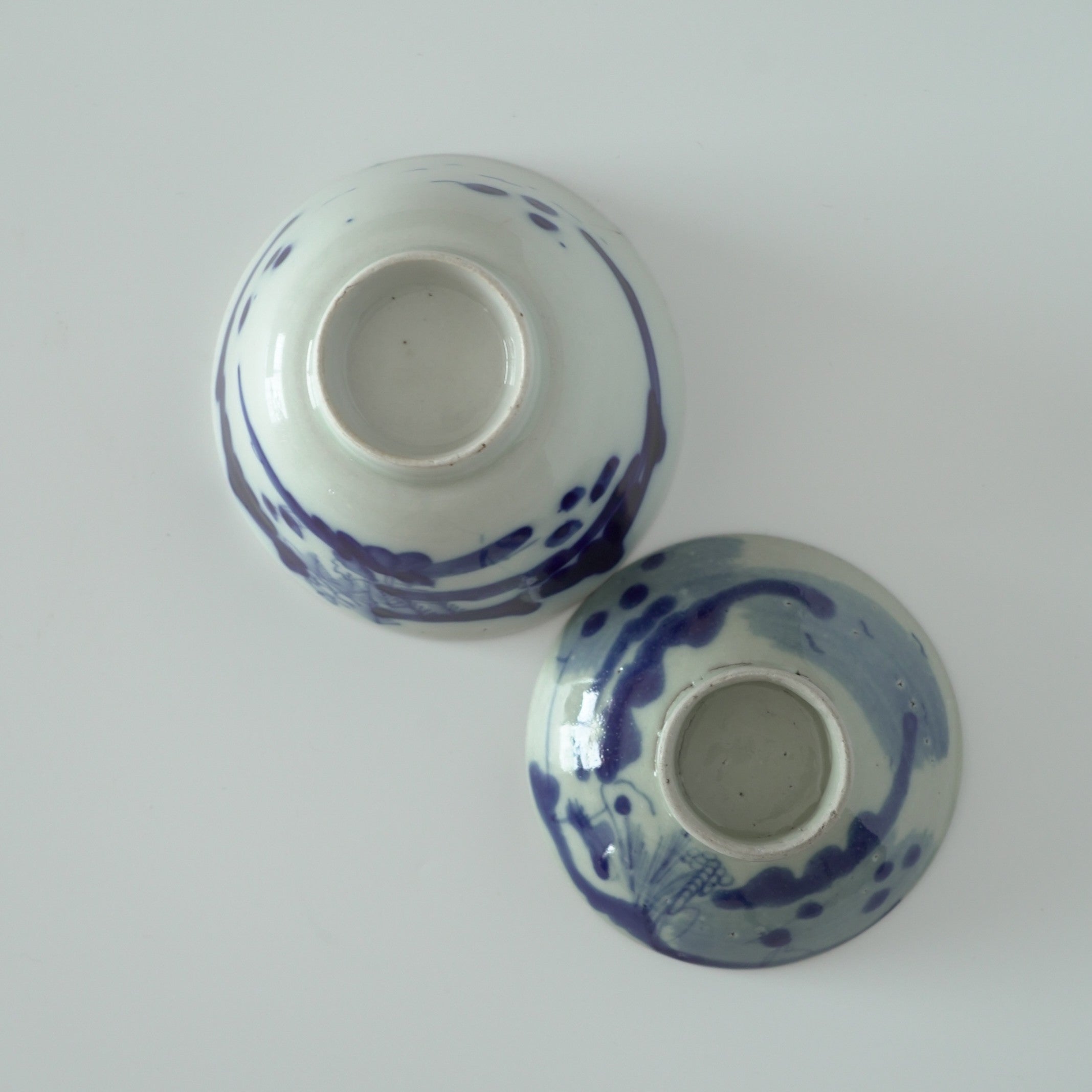 青花山水図蓋碗