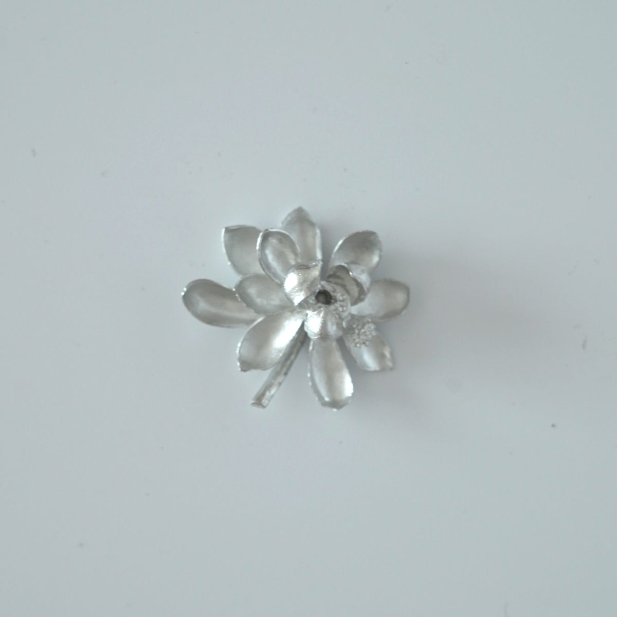 錫製蓮花香立茶枕