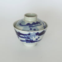 青花山水図蓋碗