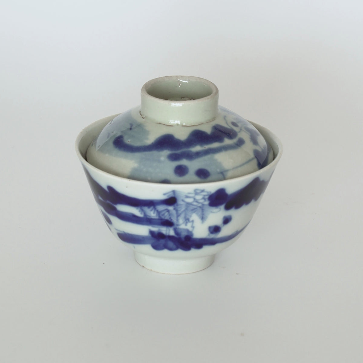 青花山水図蓋碗