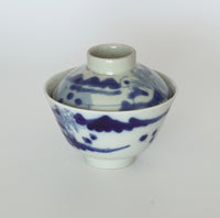 青花山水図蓋碗