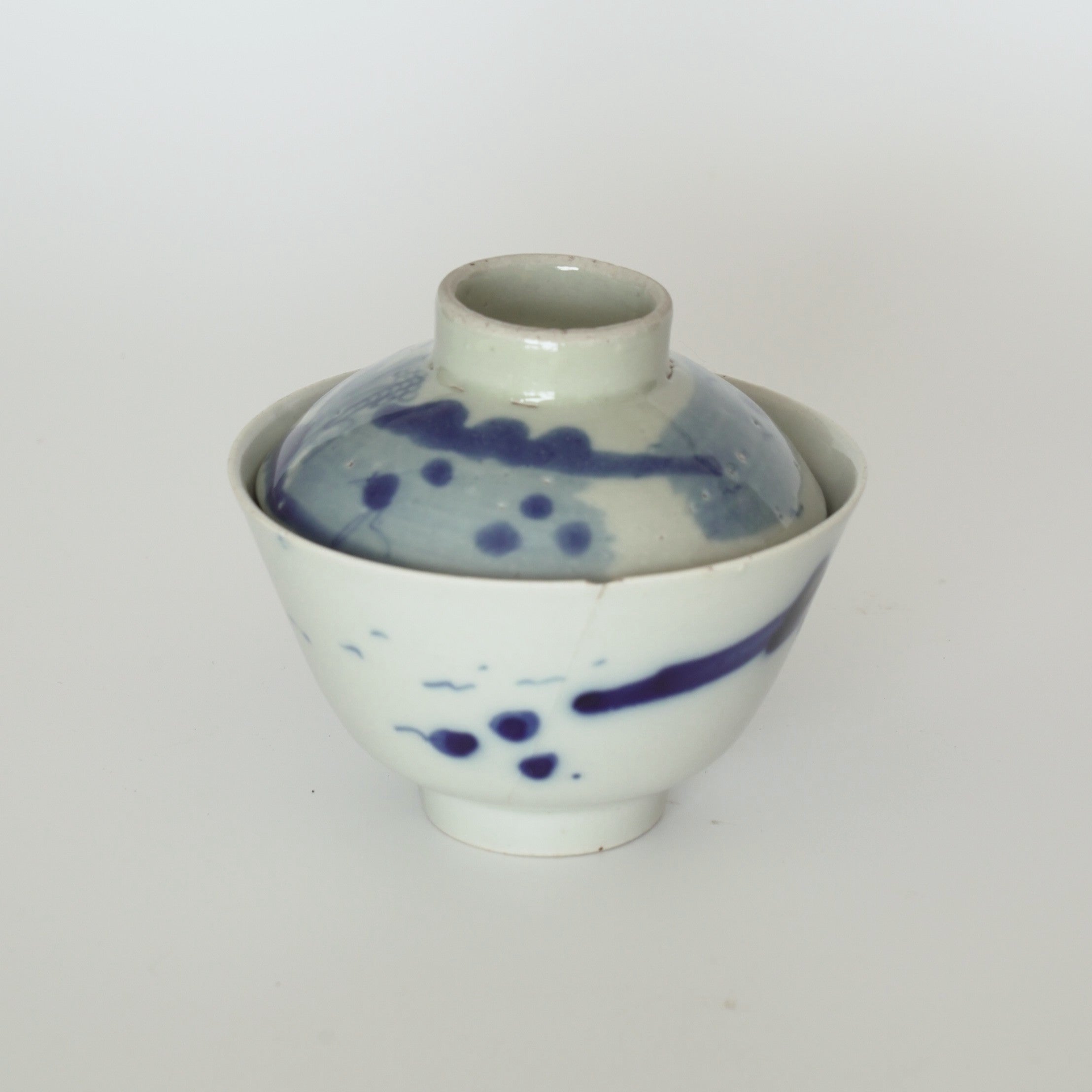 青花山水図蓋碗