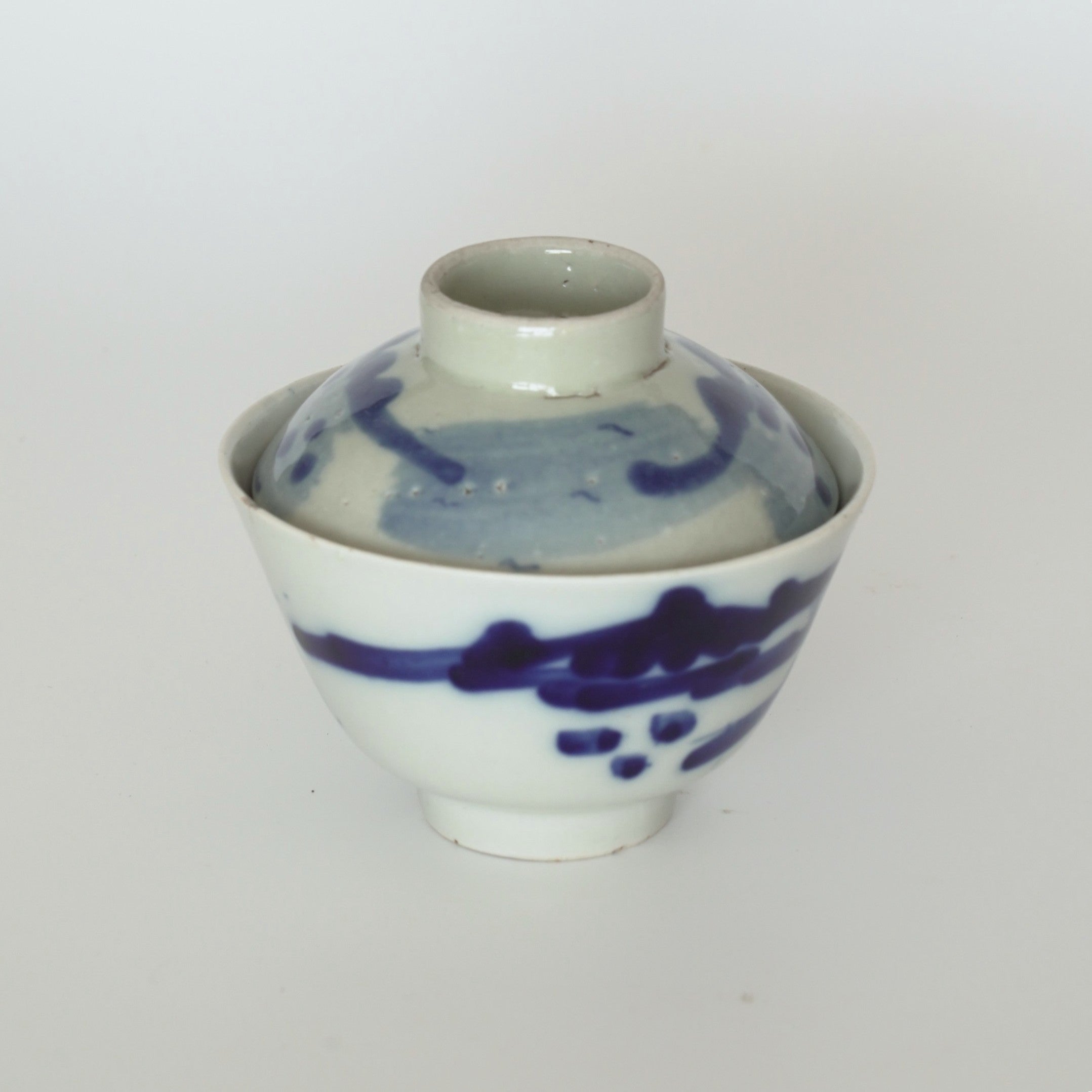 青花山水図蓋碗