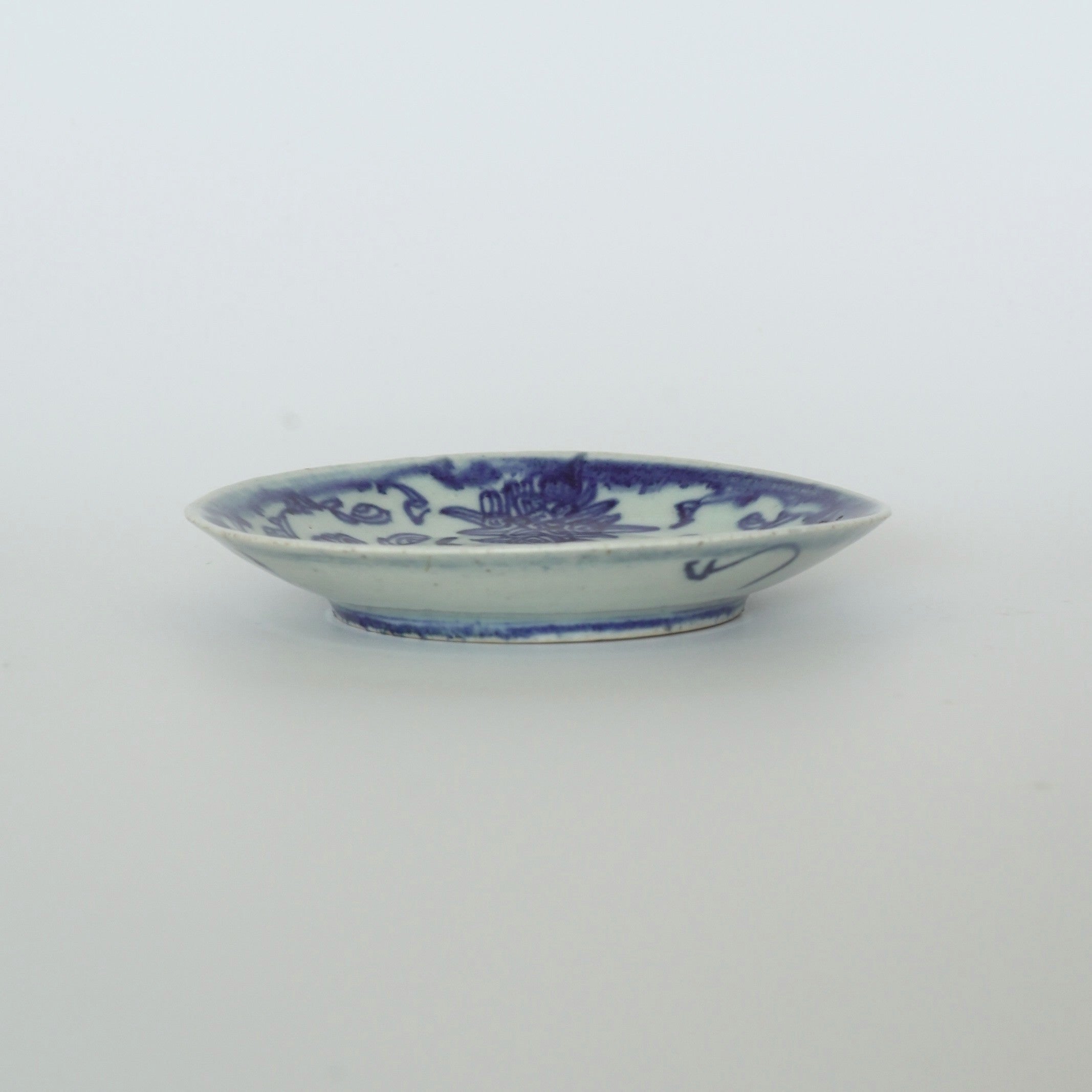 青花絡枝蓮文皿⑤