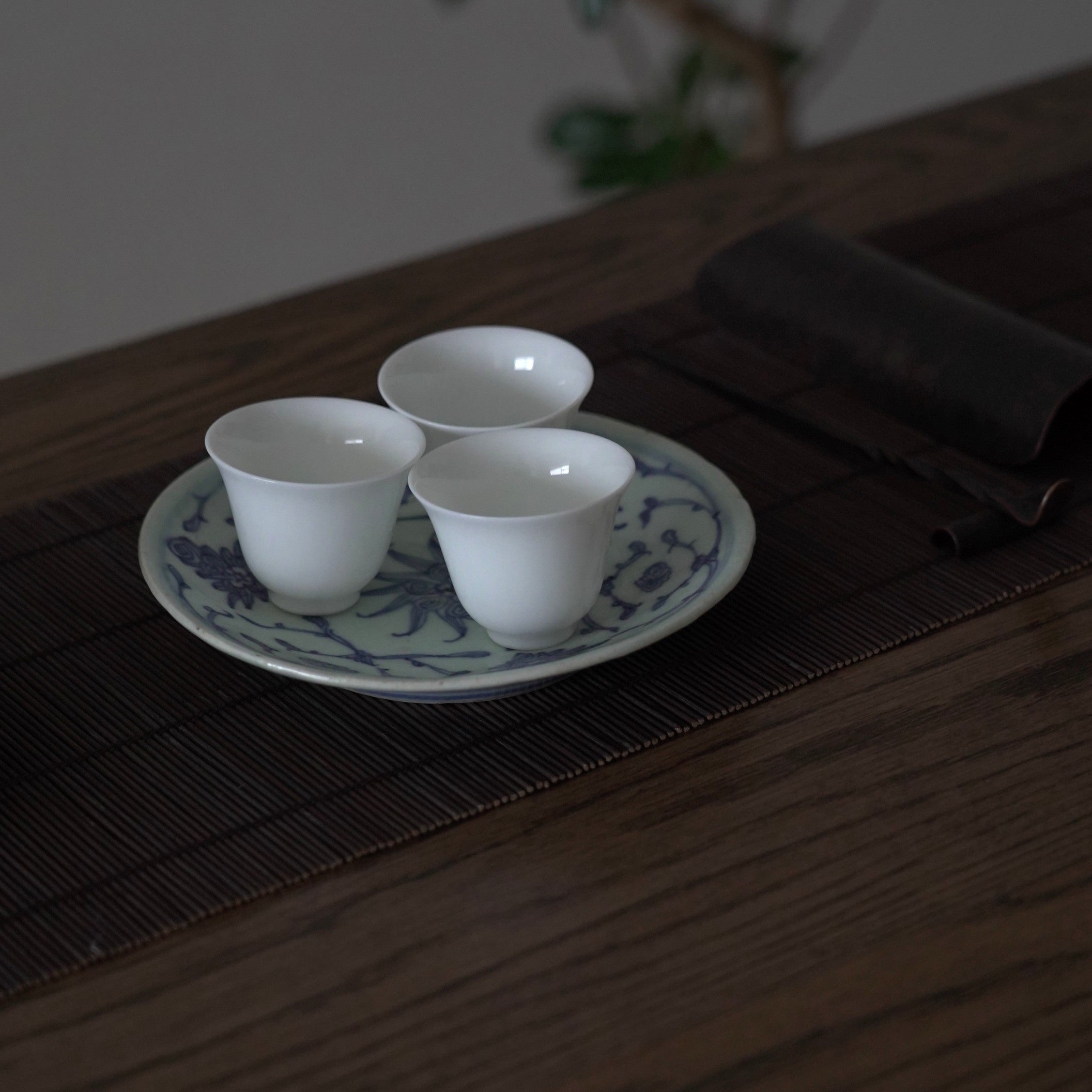 青花絡枝蓮文皿④