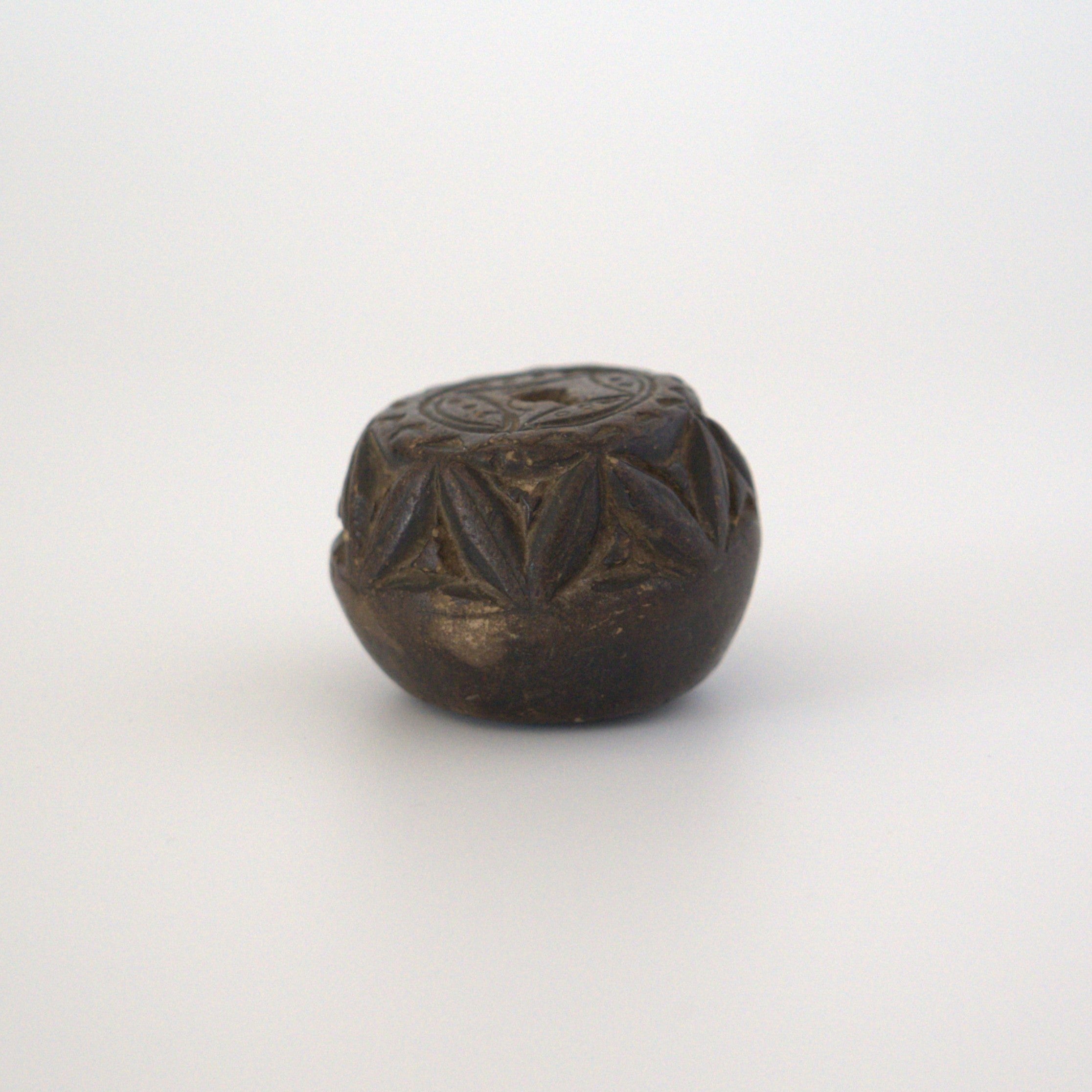 陶製七宝文蓋置 ①