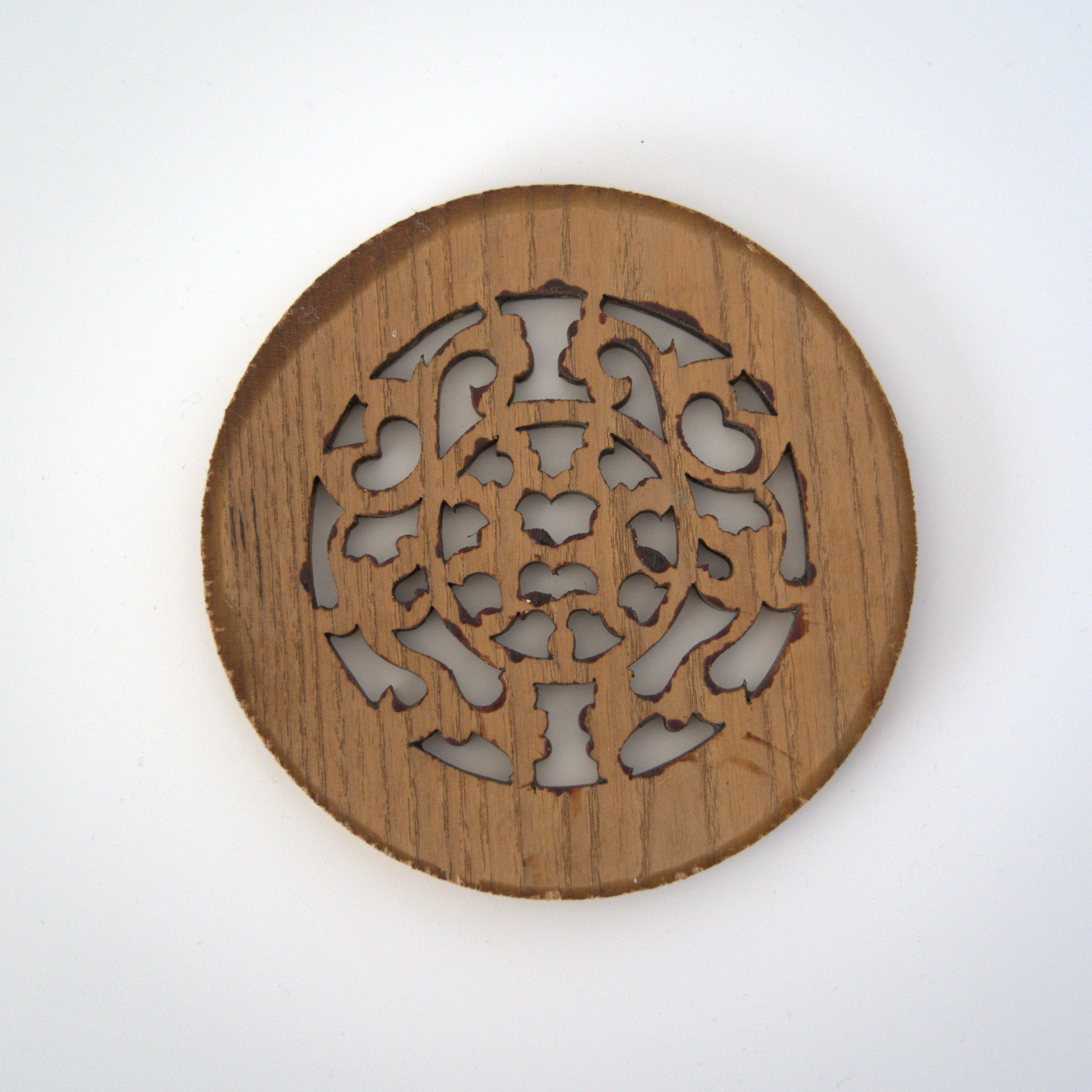 金彩木彫円型唐草文壺承