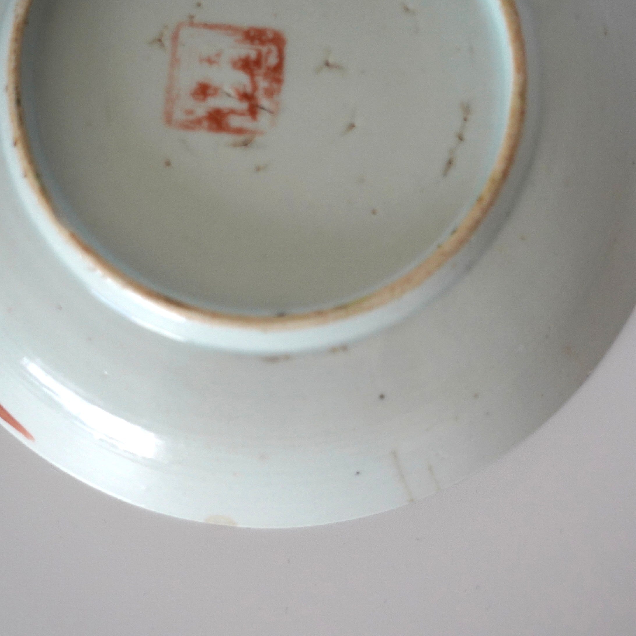 粉彩胡蝶花文皿・大