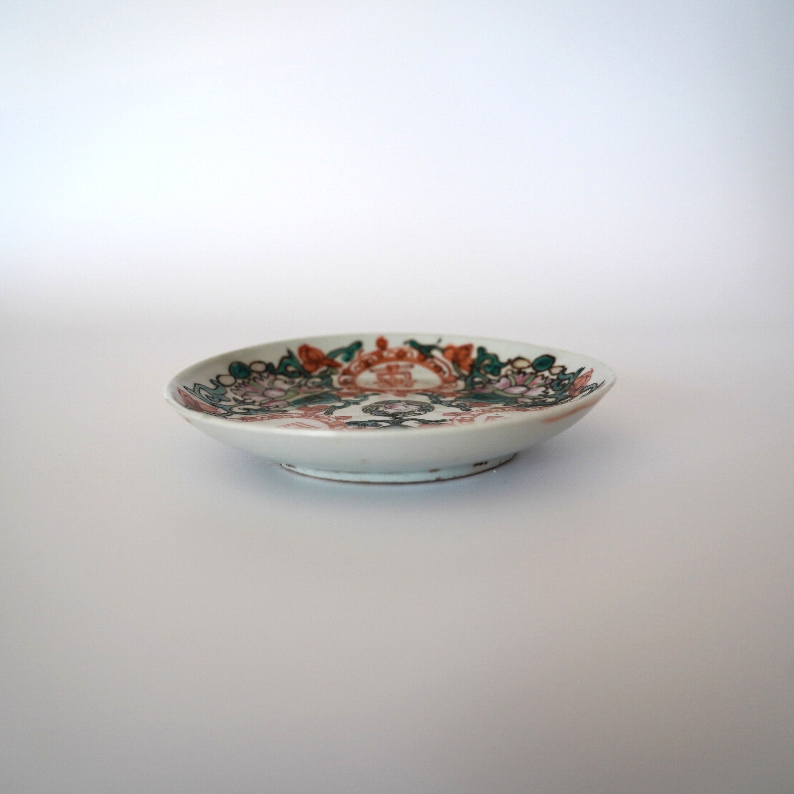 粉彩宝相華双喜文皿 ①