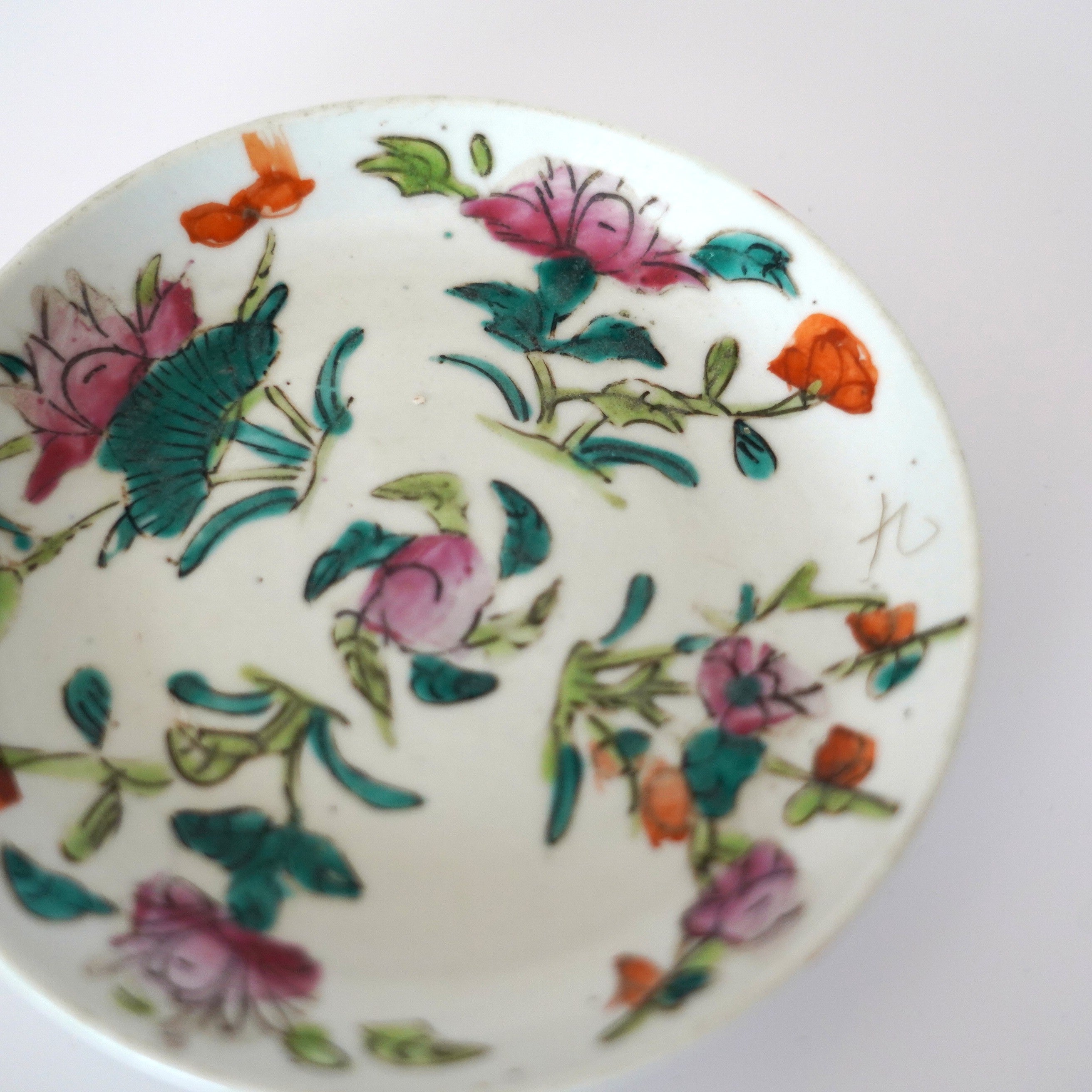 粉彩四季花文皿 ③