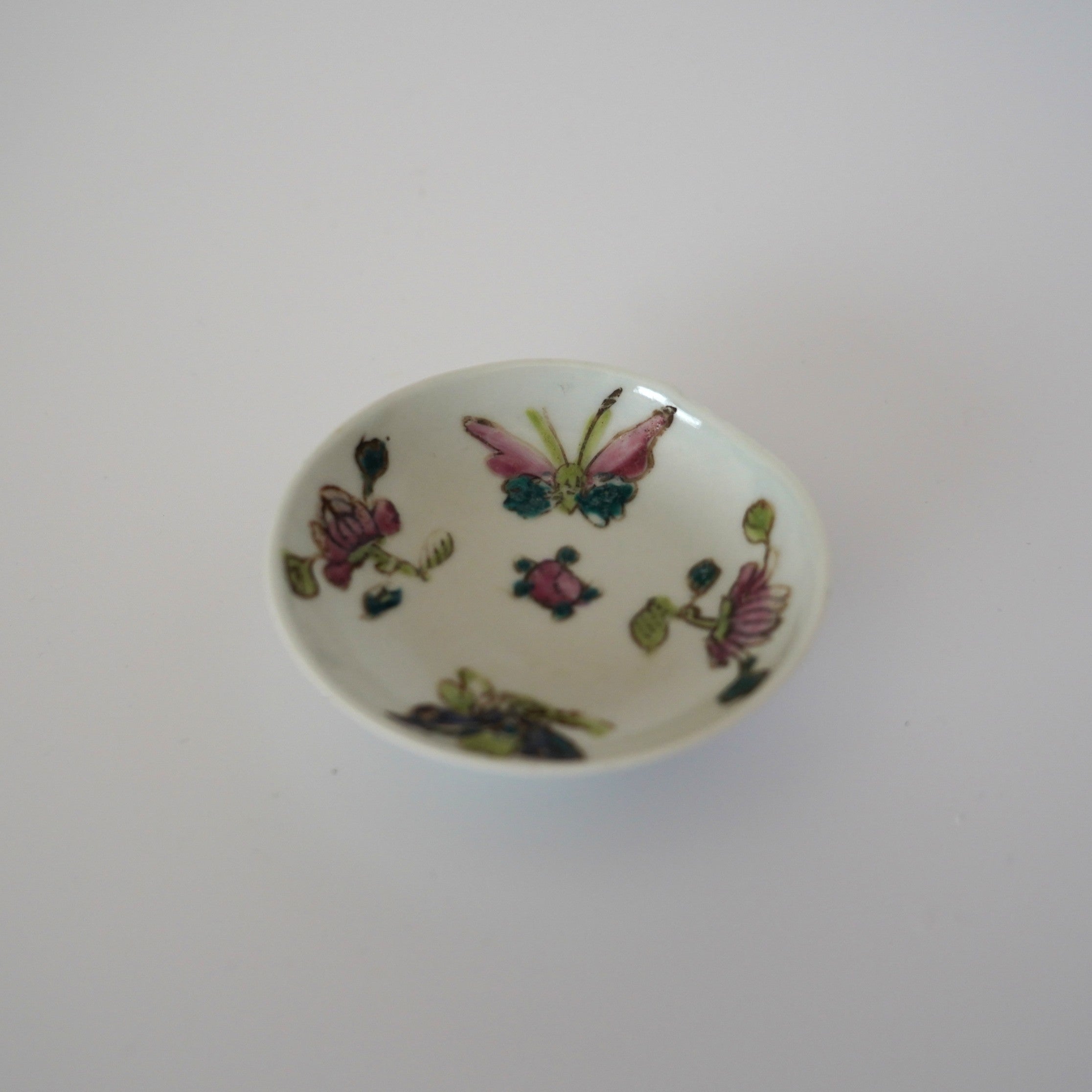 粉彩胡蝶花文豆皿