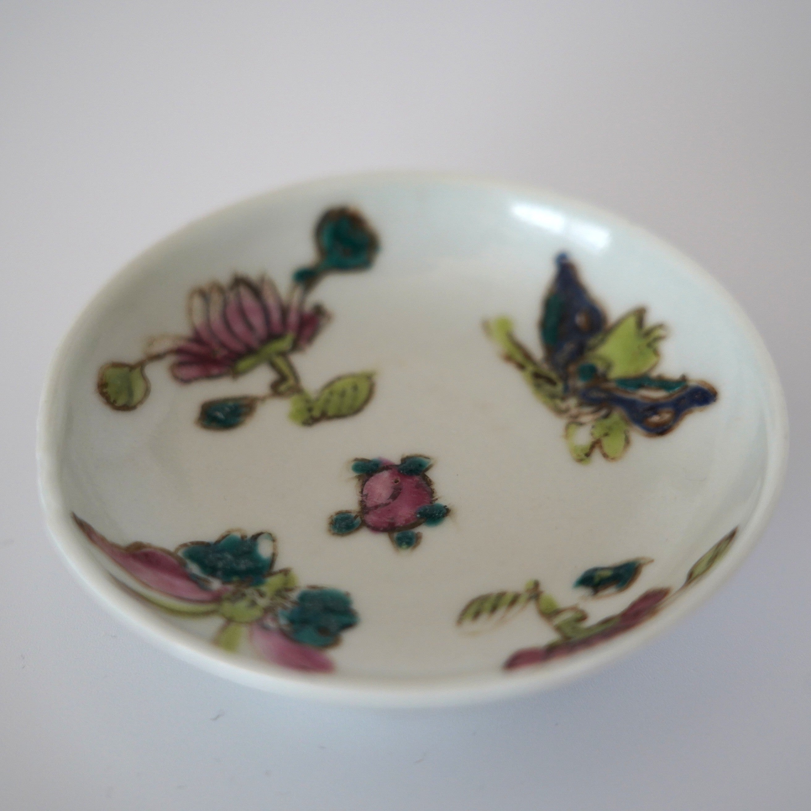 粉彩胡蝶花文豆皿