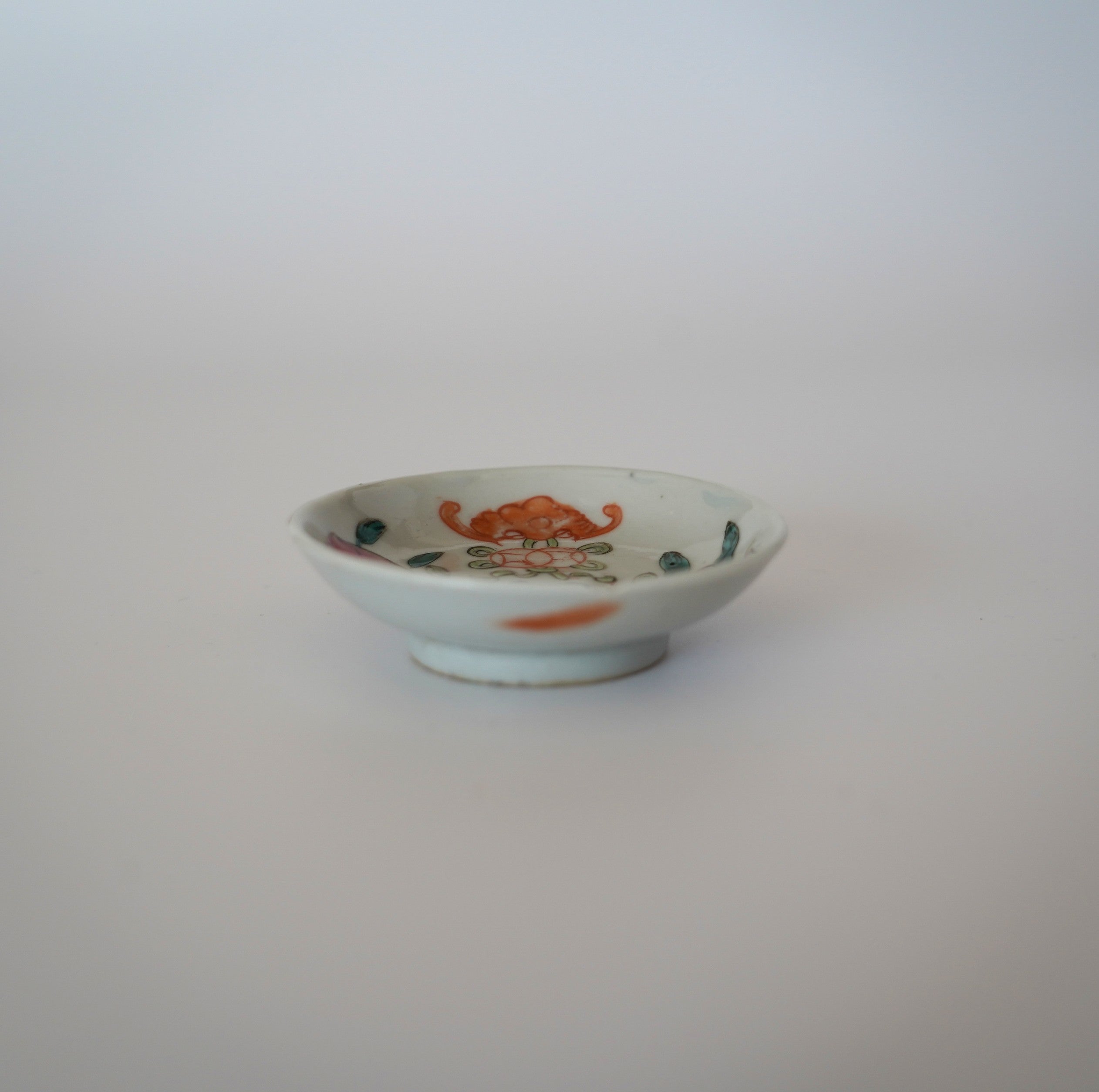 粉彩七宝三多文豆皿 ②