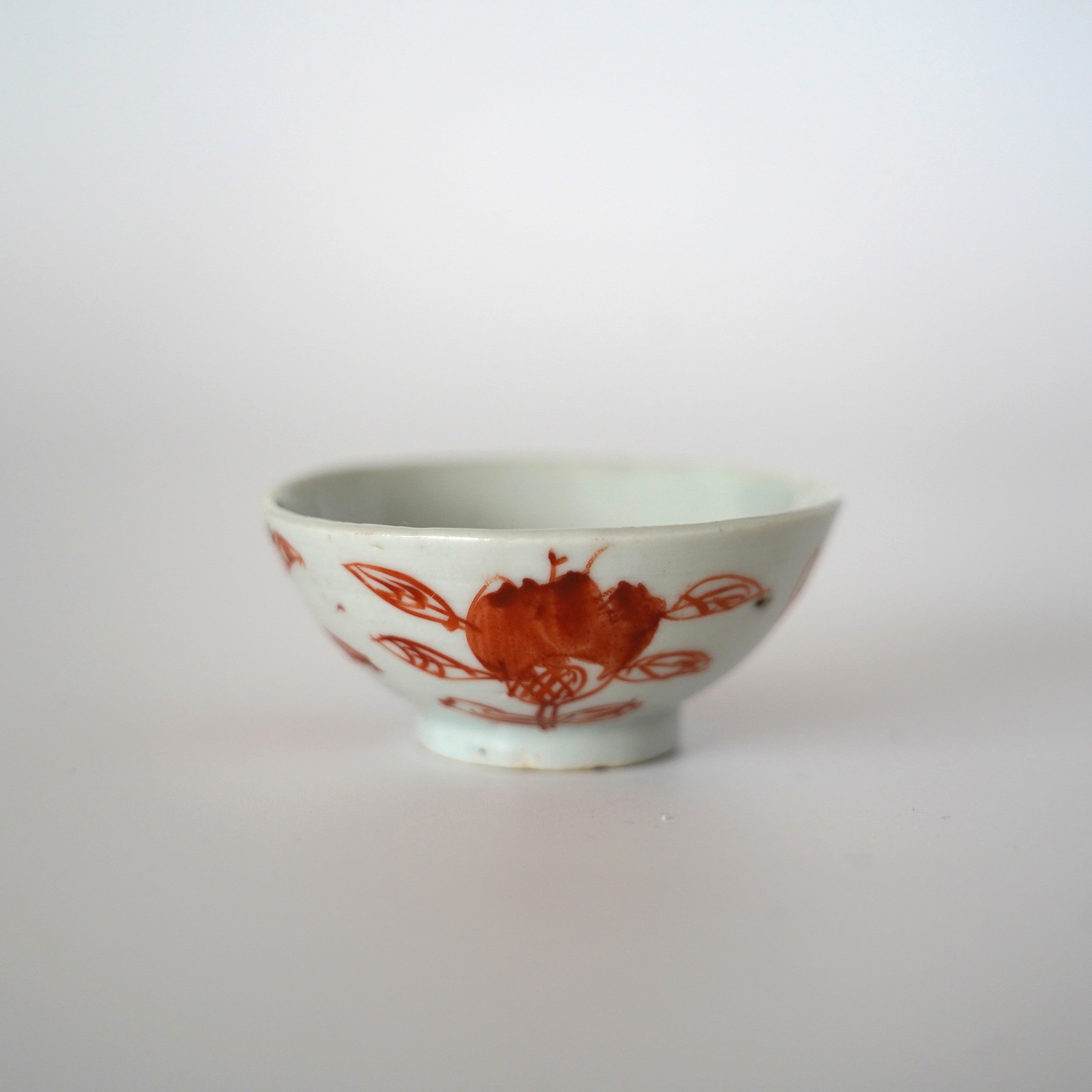 赤絵福寿三多文茶杯 ①