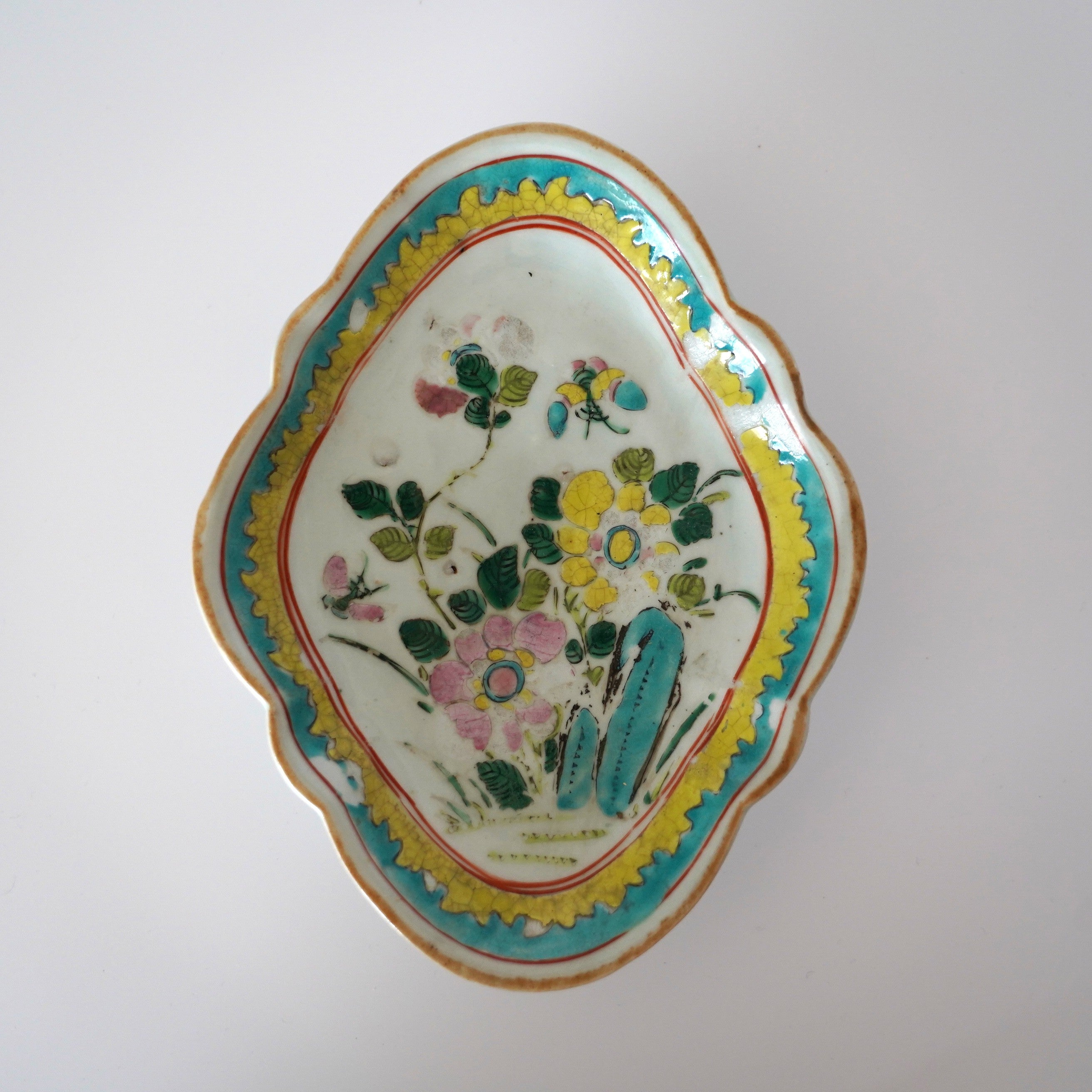 粉彩胡蝶花文高台皿・大