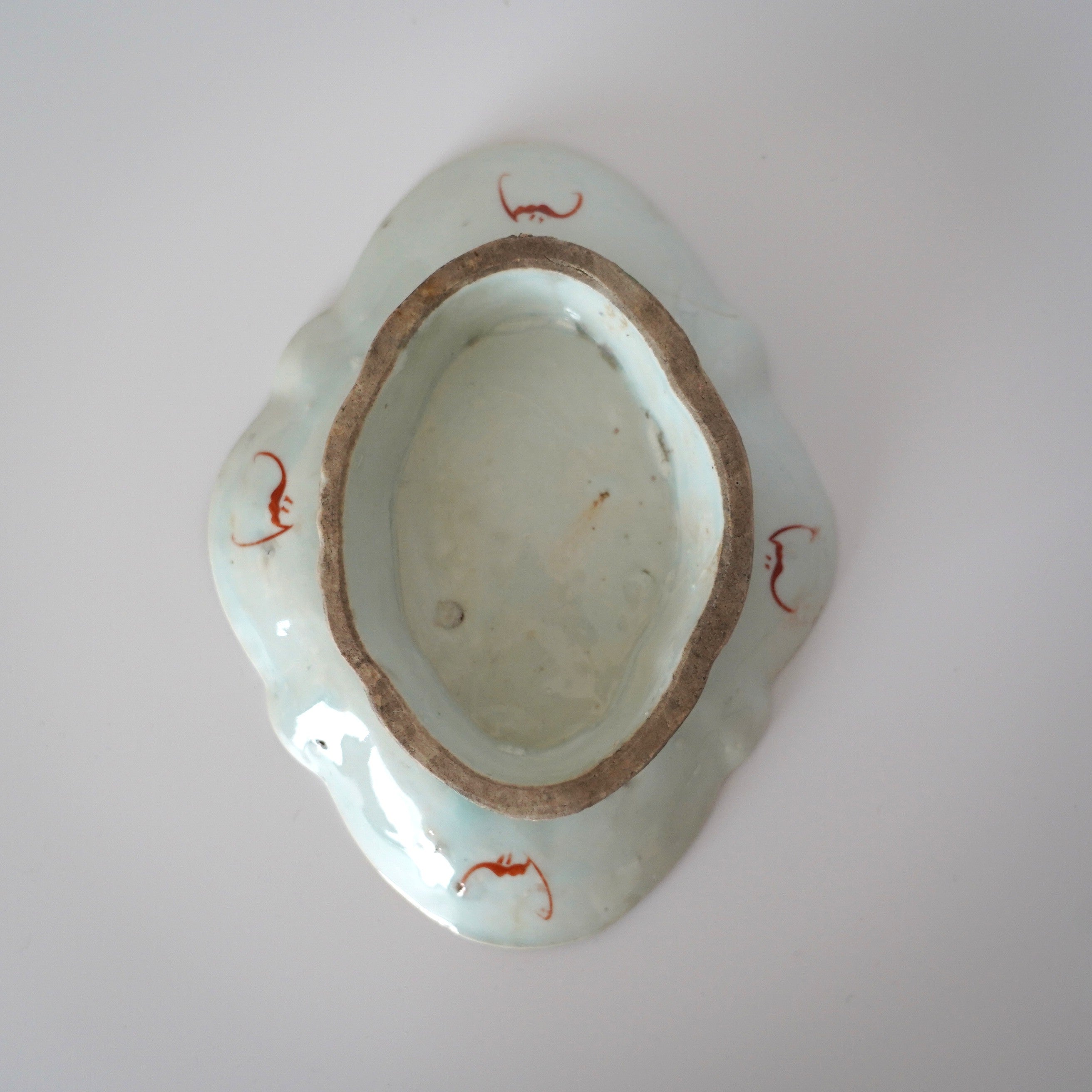 粉彩胡蝶花文高台皿・大