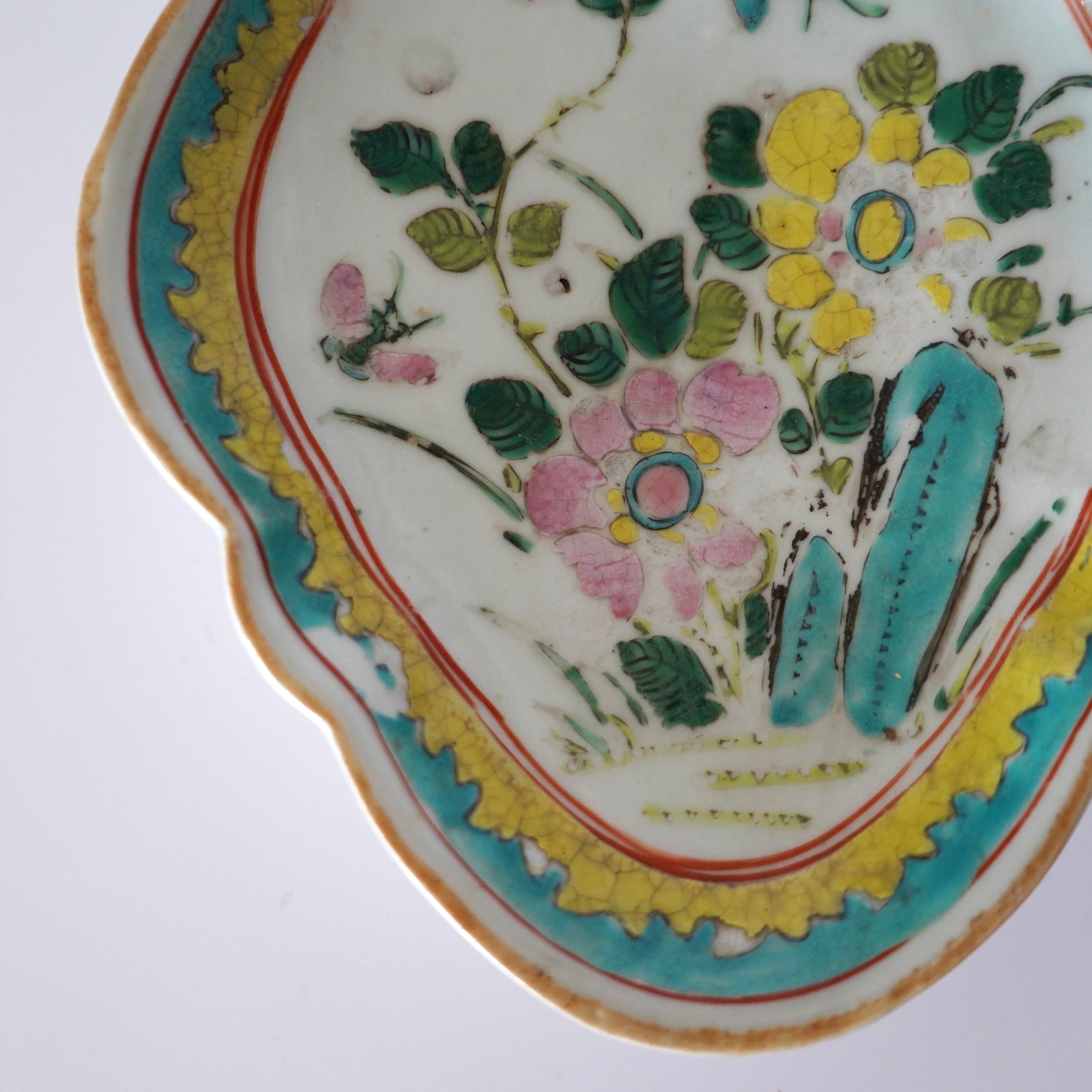 粉彩胡蝶花文高台皿・大