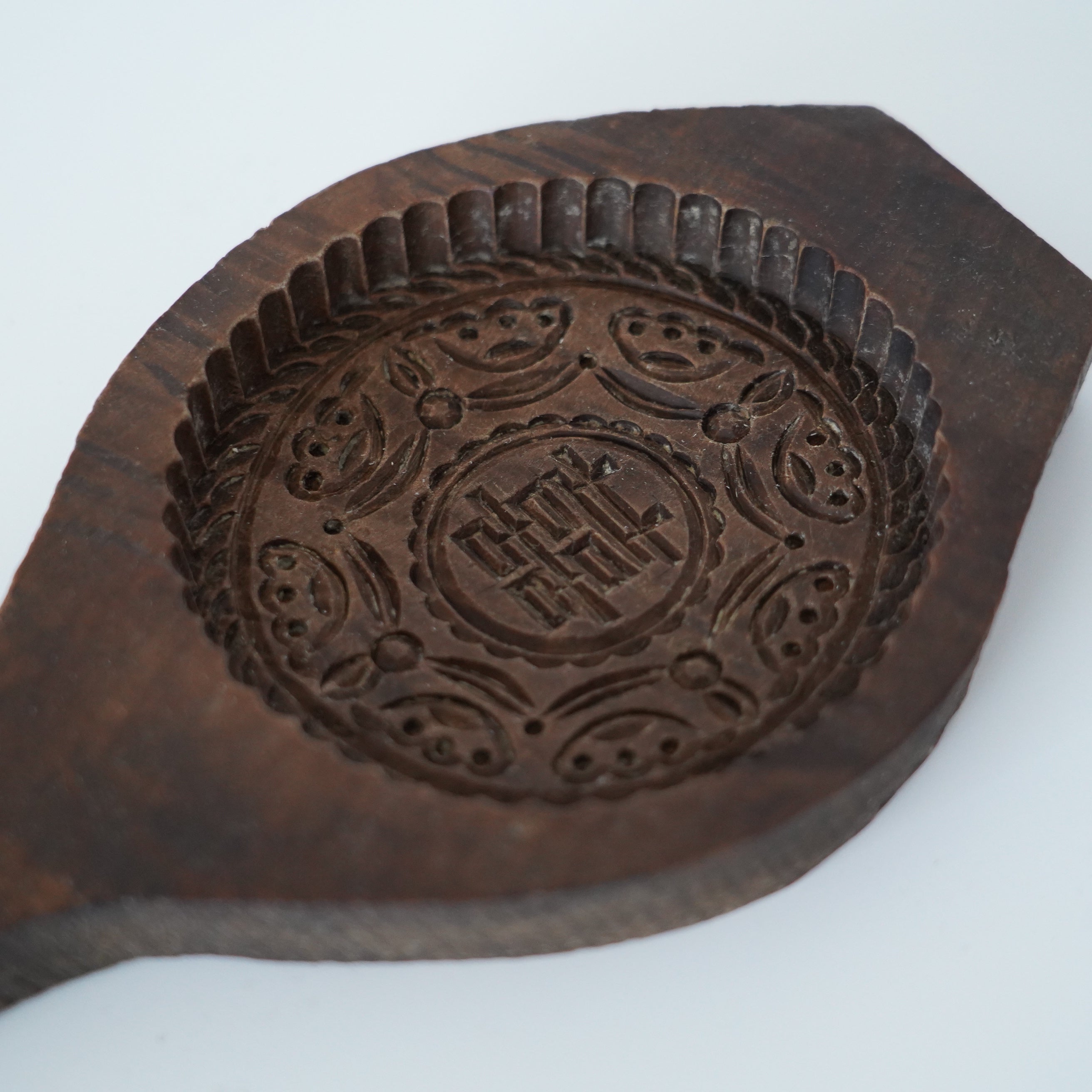 木彫円型双喜文月餅型大