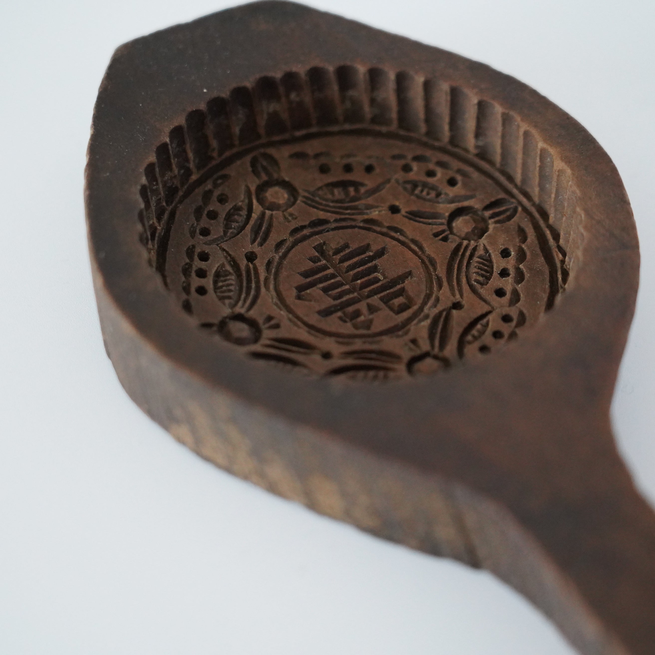 木彫円型寿文月餅型