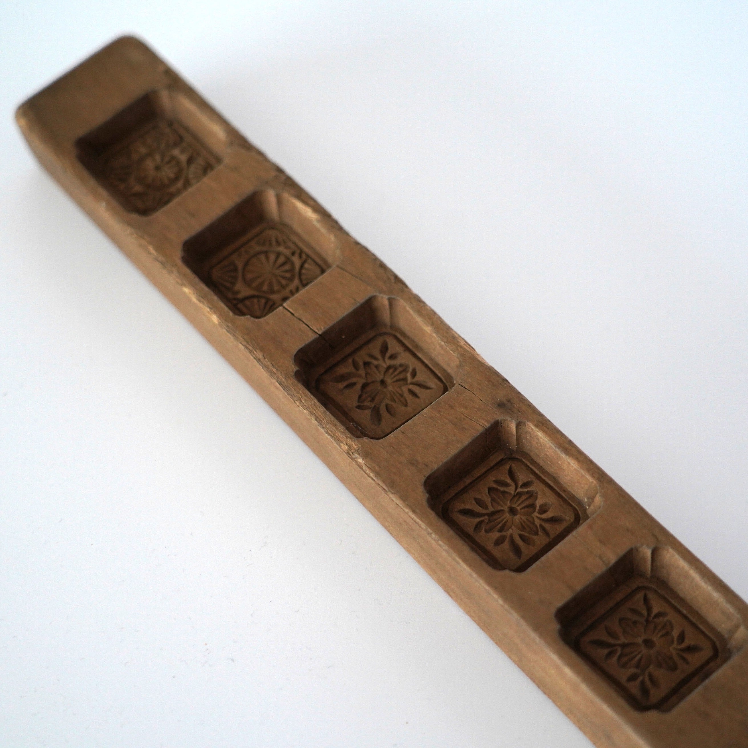 木彫五連草花文月餅型