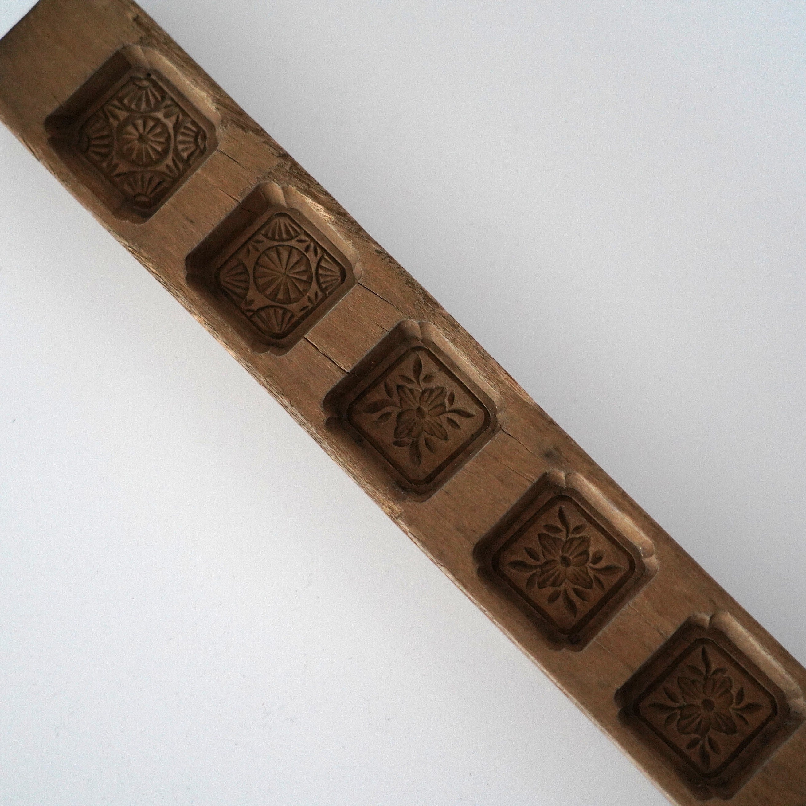 木彫五連草花文月餅型