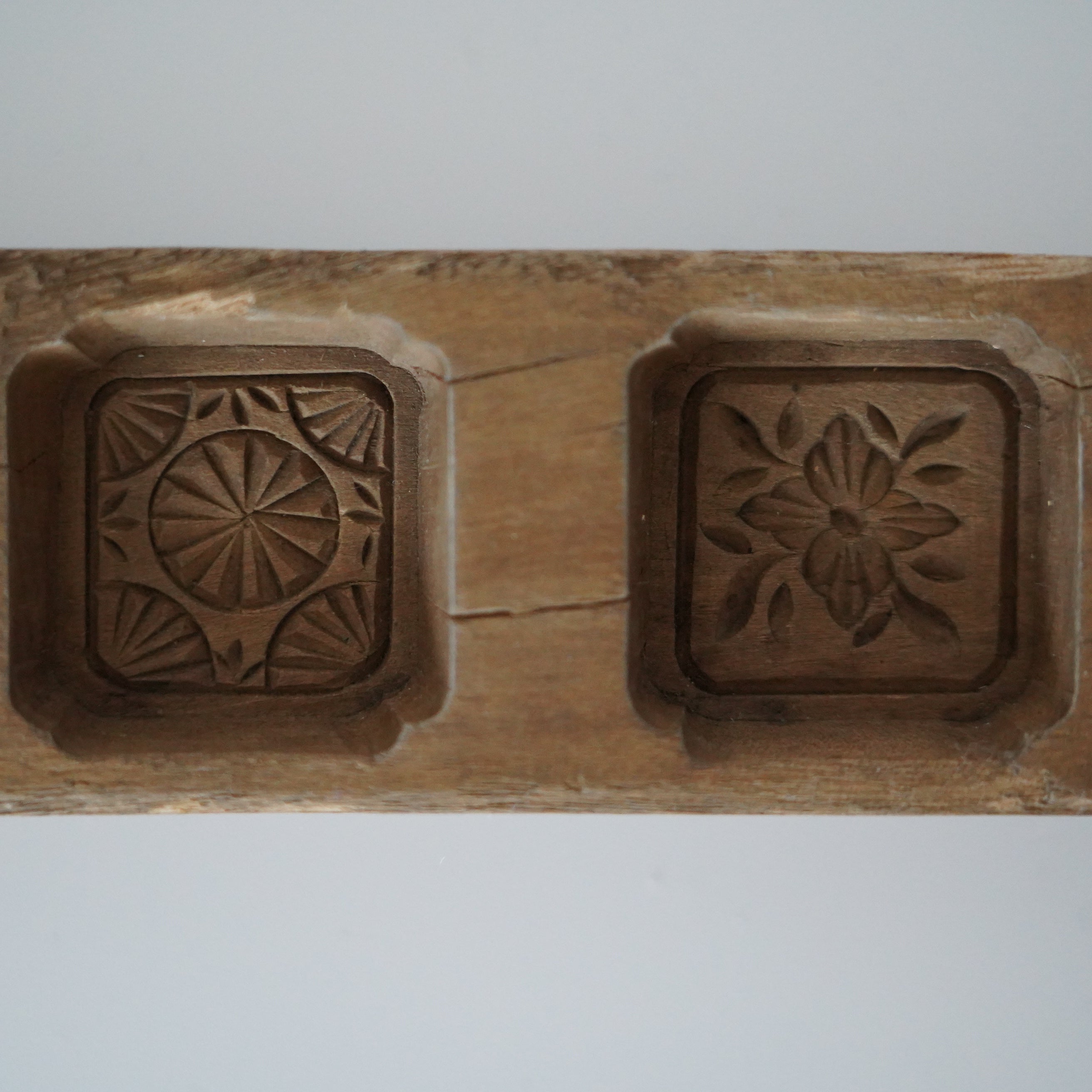 木彫五連草花文月餅型