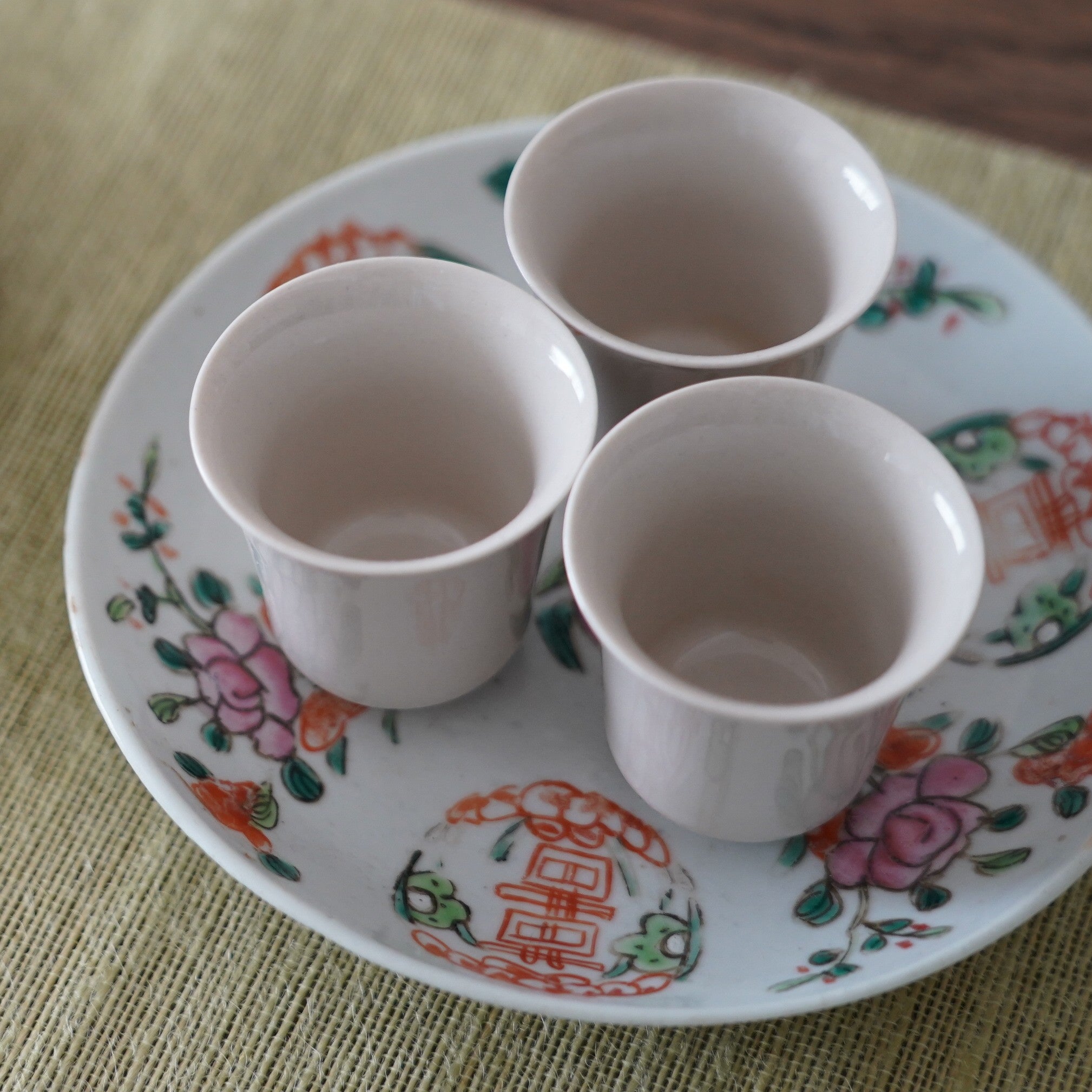 粉彩双喜桃花文皿