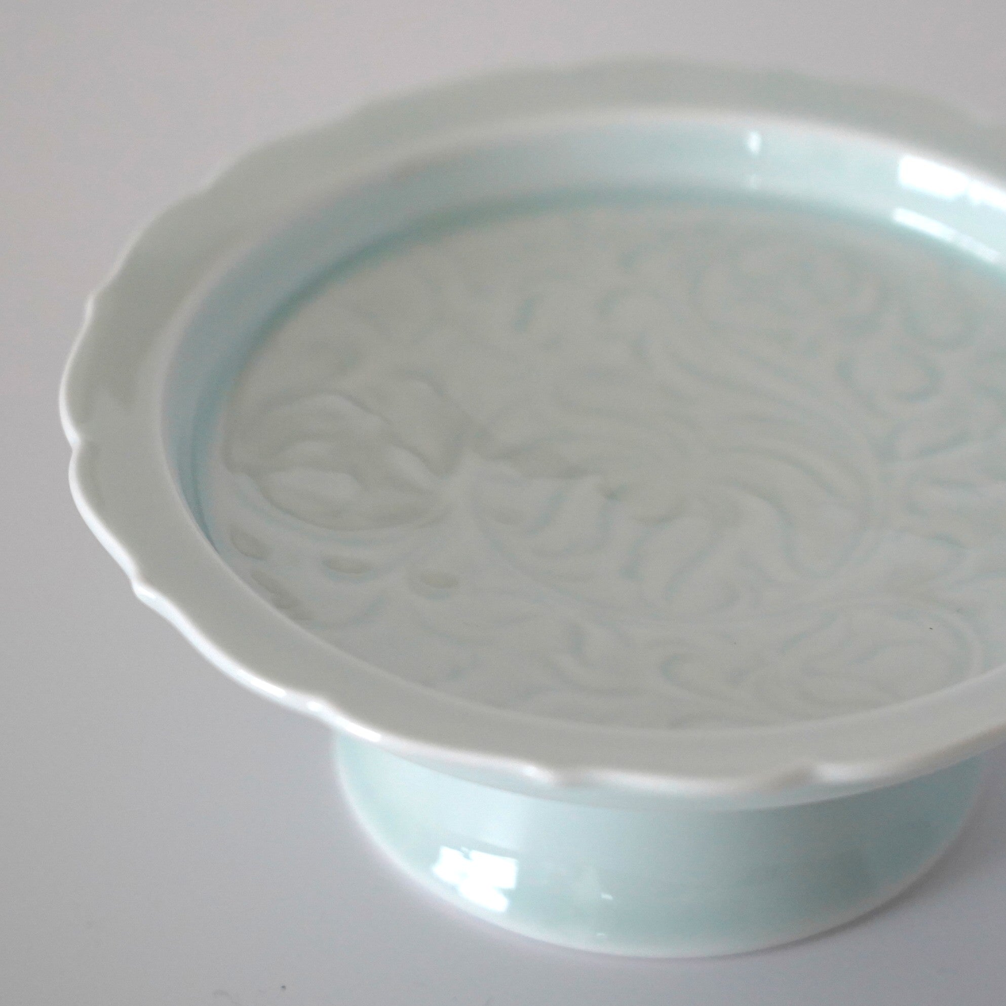 影青刻花高脚壺承