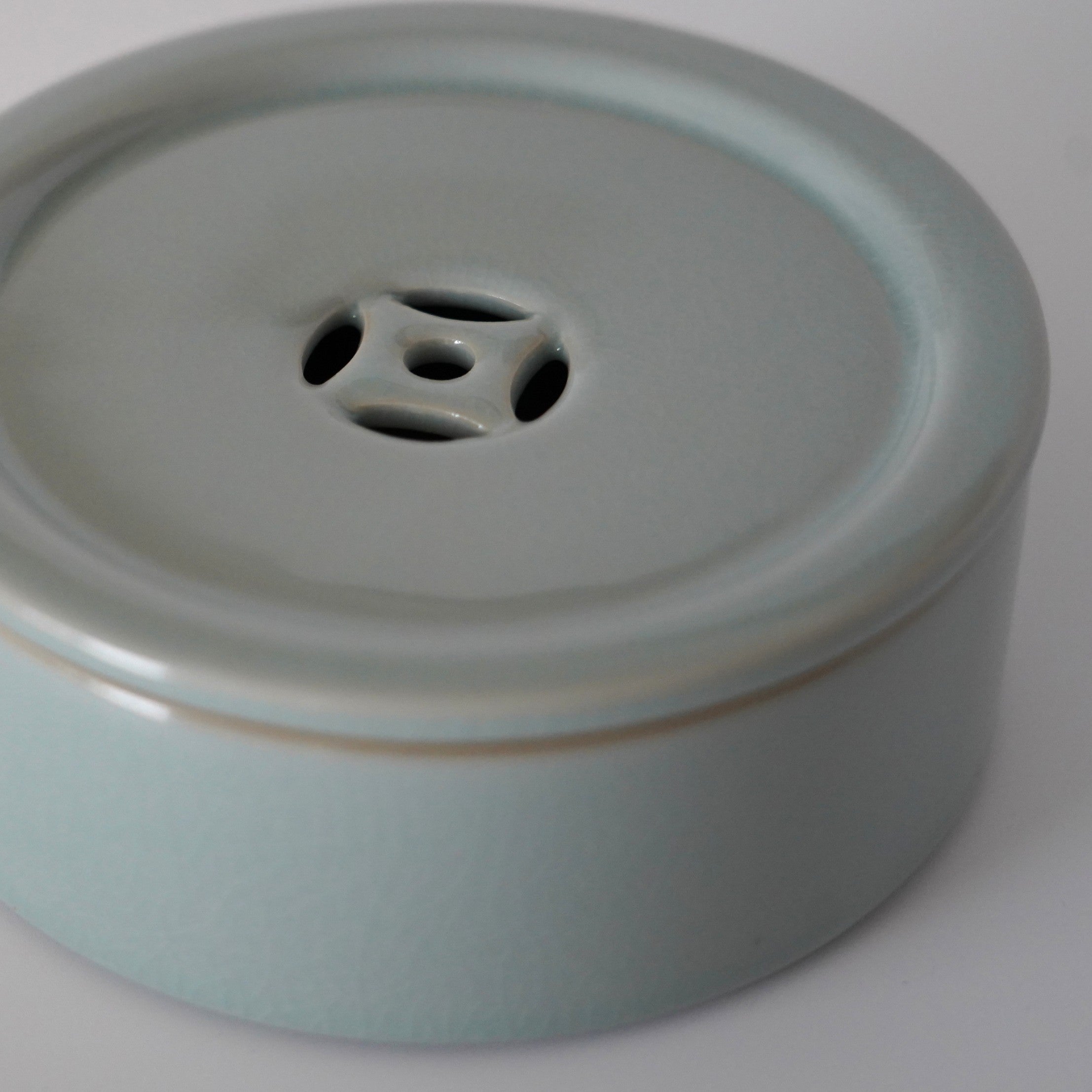 天青貫入七宝文茶船