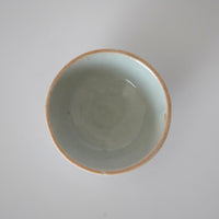 青磁葵文古酒杯 ①