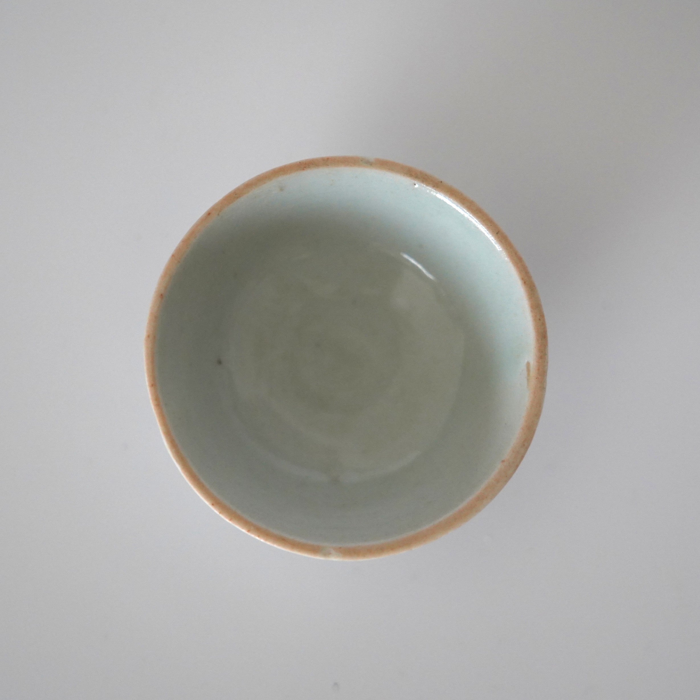 青磁葵文古酒杯 ①