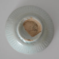 青磁葵文古酒杯 ①