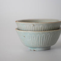 青磁葵文古酒杯 ①